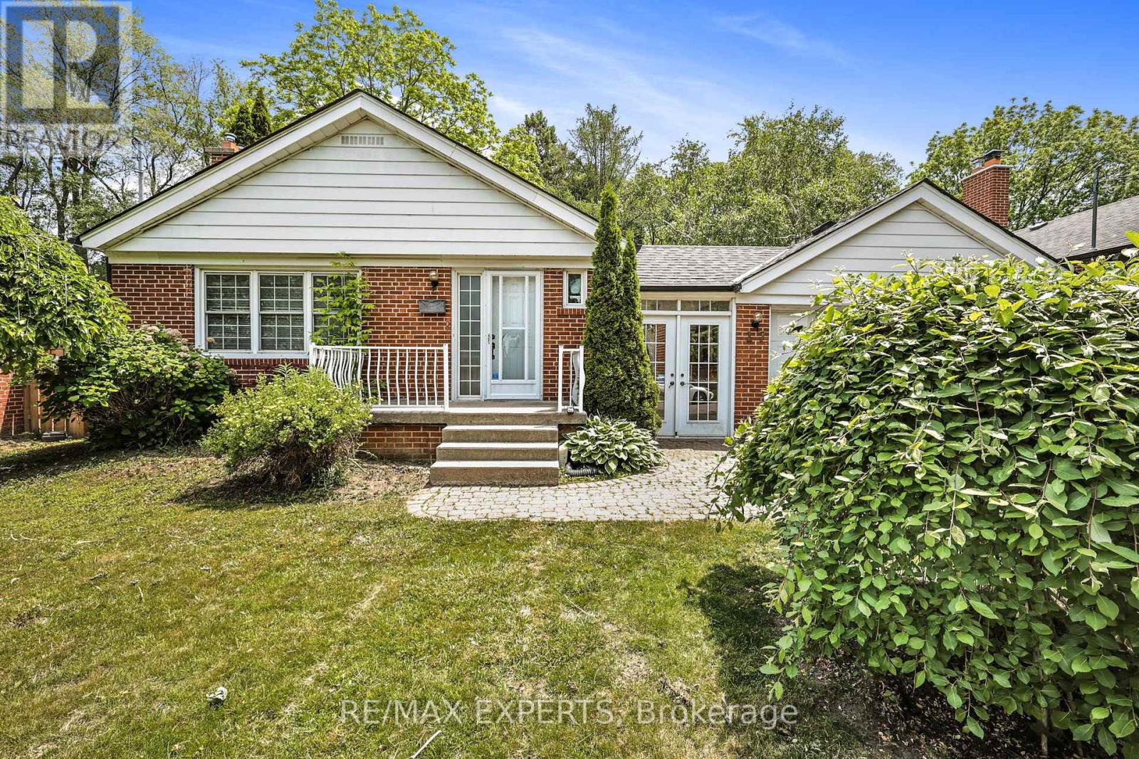 17 Brinloor Blvd, Toronto, ON M1M 1L3