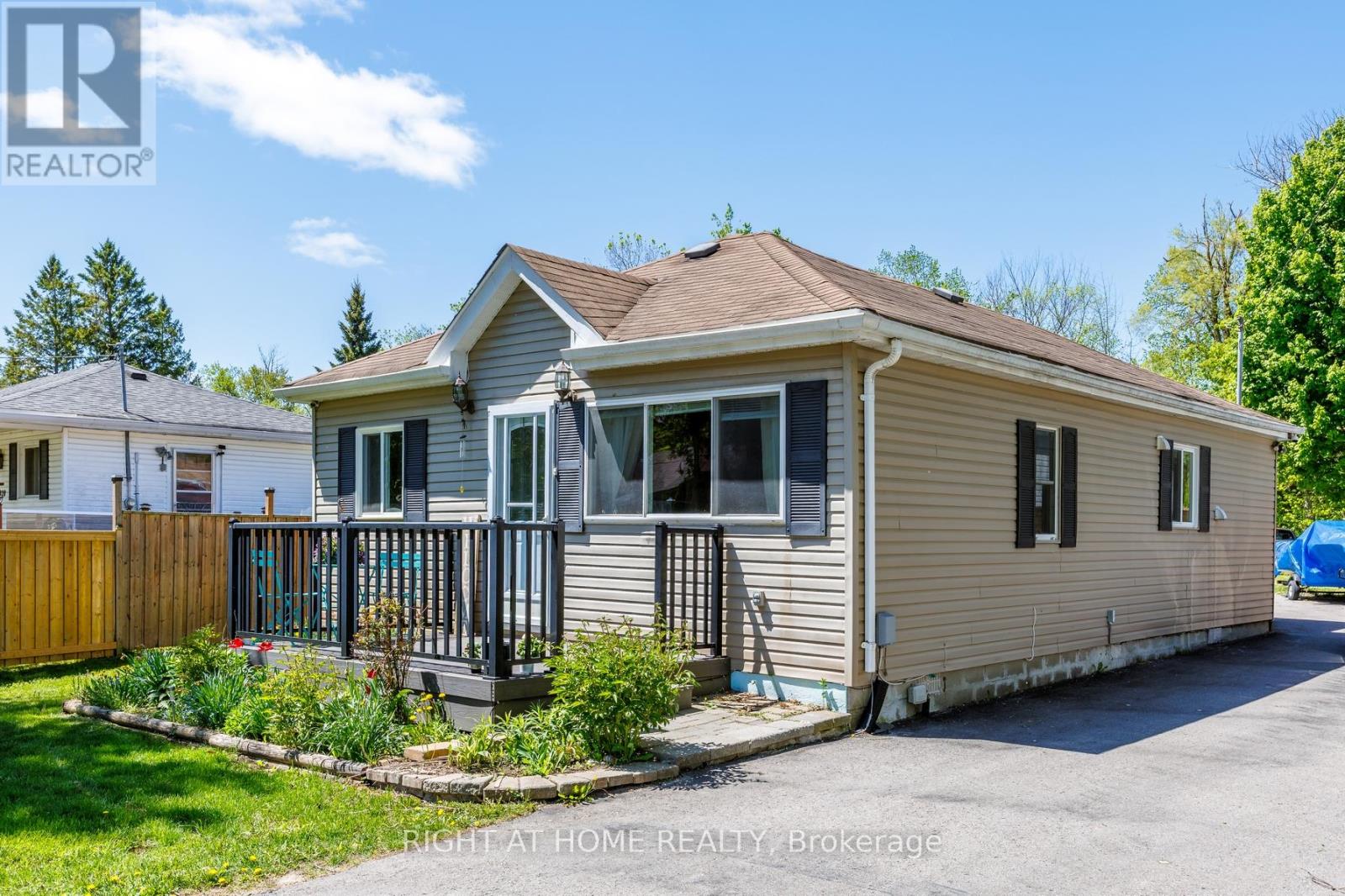 1024 Ferrier Ave, Innisfil, ON L0L 1W0