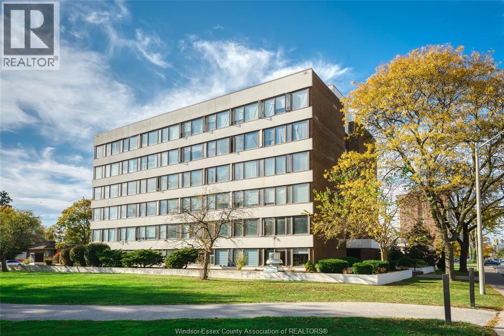 2144 Pelissier Unit 303, Windsor, ON N8X 1N4
