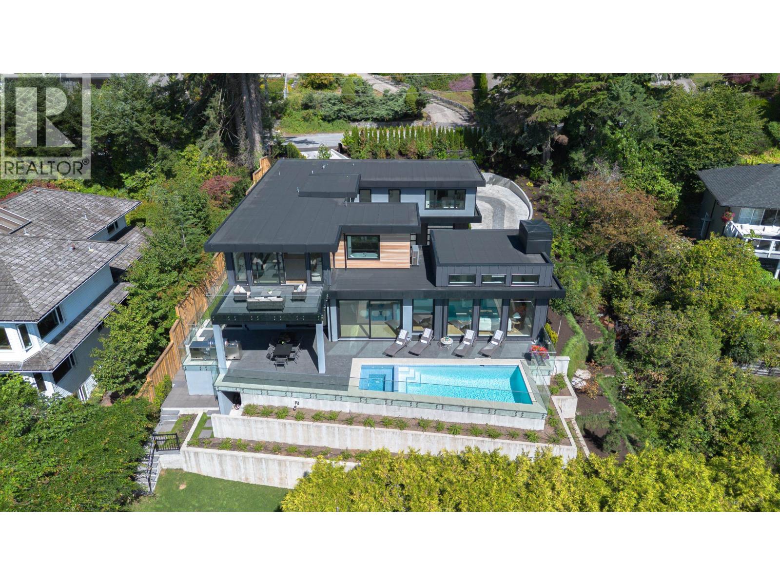 3180 Benbow Rd, West Vancouver, BC V7V 3E2