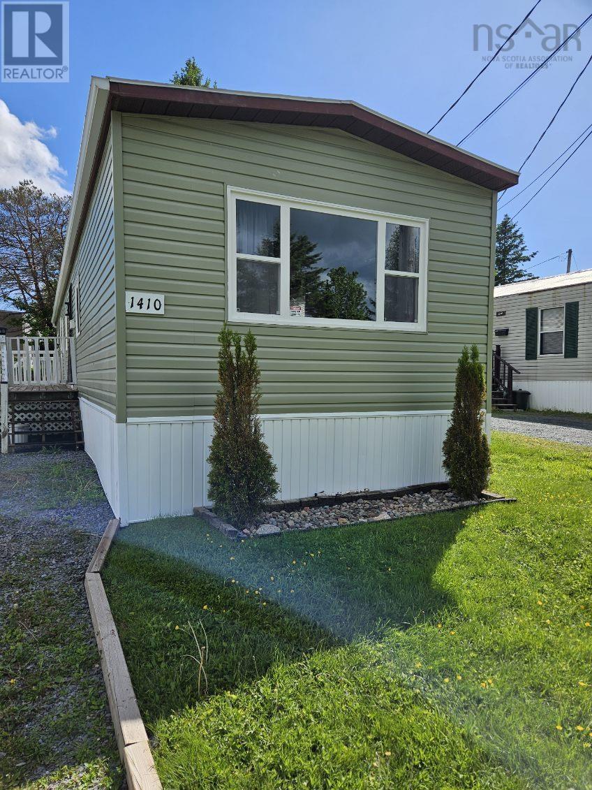 140 Duck Pond Dr, Beaver Bank, NS B4E 1Y3
