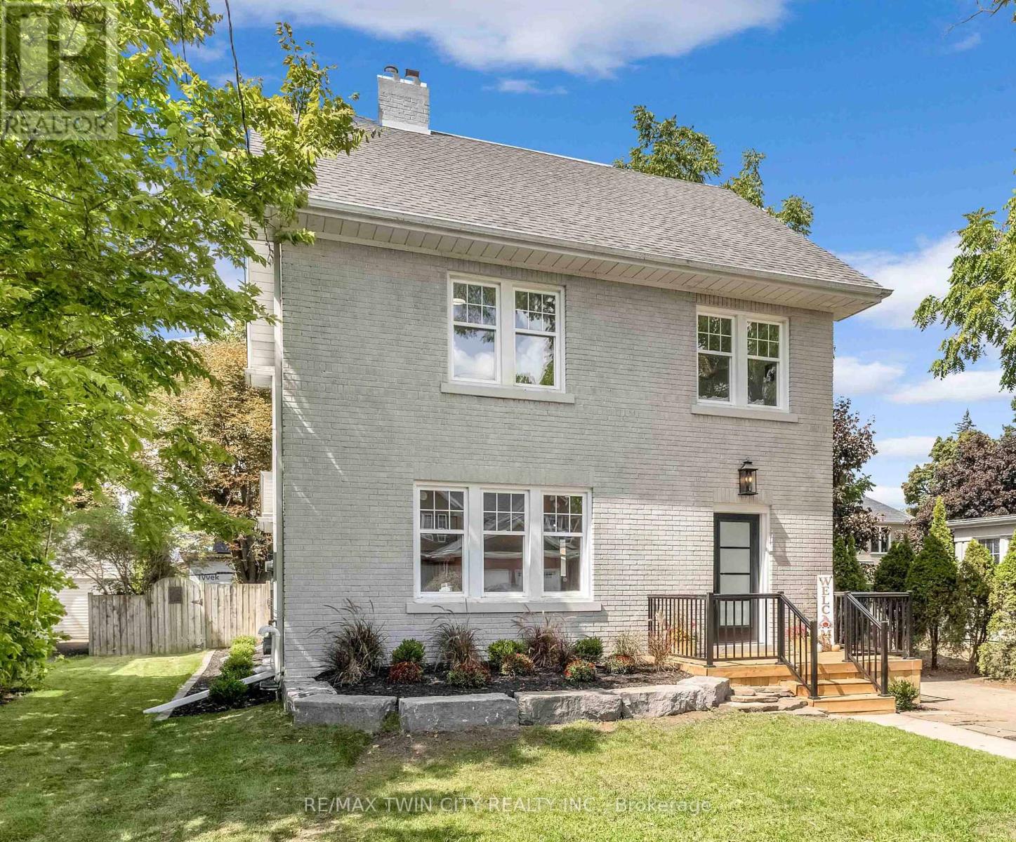 15 Hawarden Ave, Brantford, ON N3T 4H2