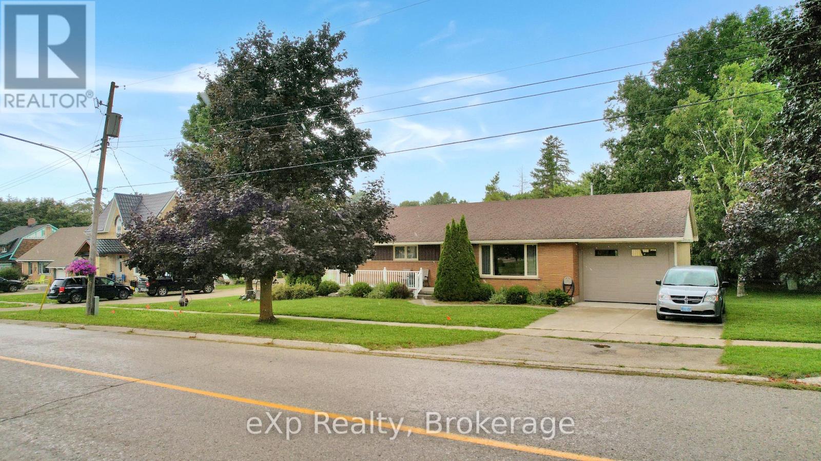 402 Mary St, West Grey, ON N0G 1C0