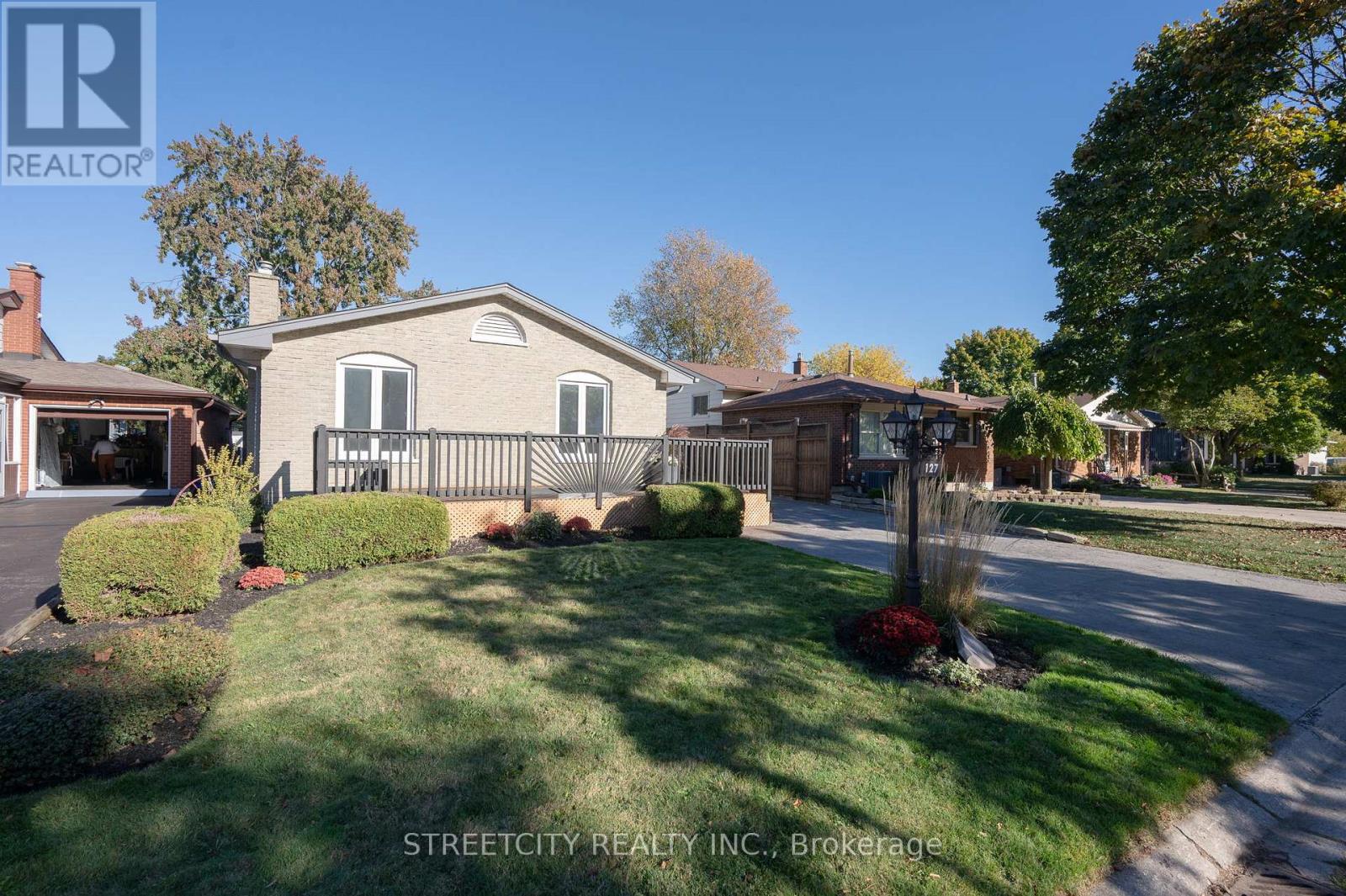 127 Garland Ln, London, ON N5V 3K9