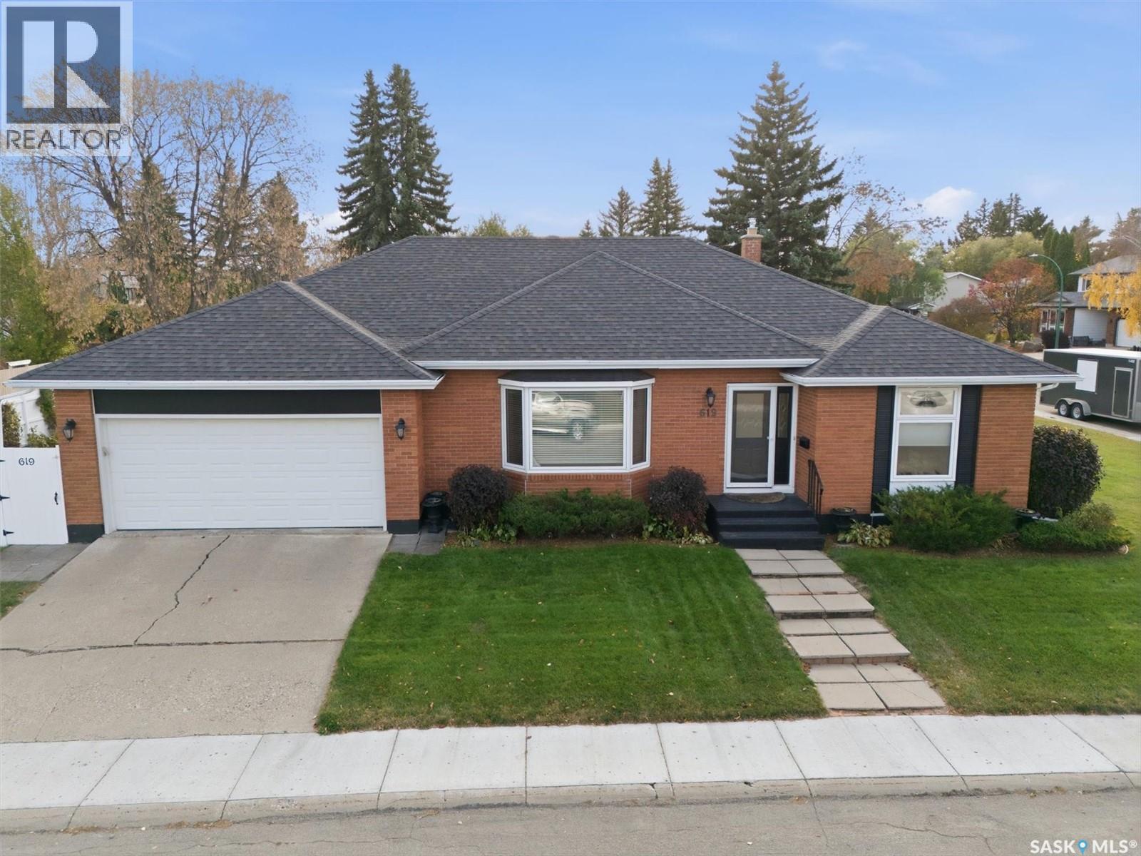 619 Trent Cres, Saskatoon, SK S7H 4T5