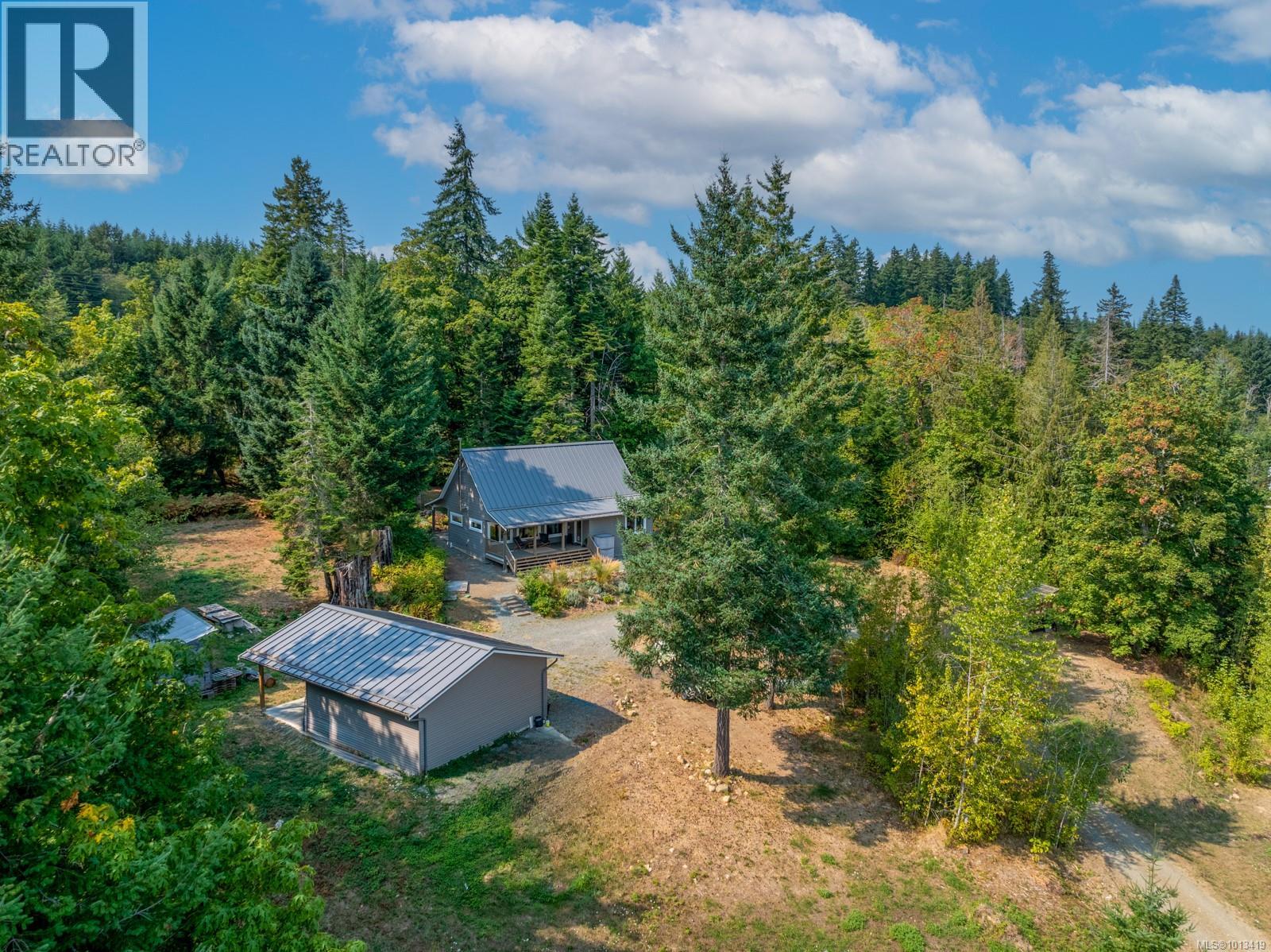 6531 Country Rd, Fanny Bay, BC V0R 1W0