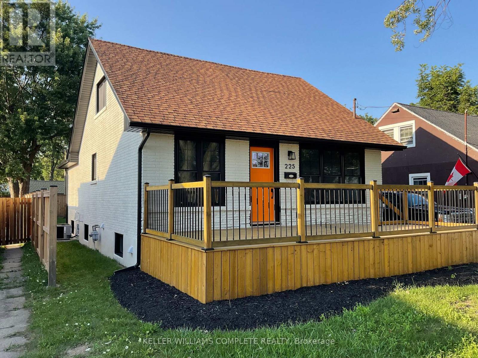 225 Henrietta St, Fort Erie Central, ON L2A 2K6