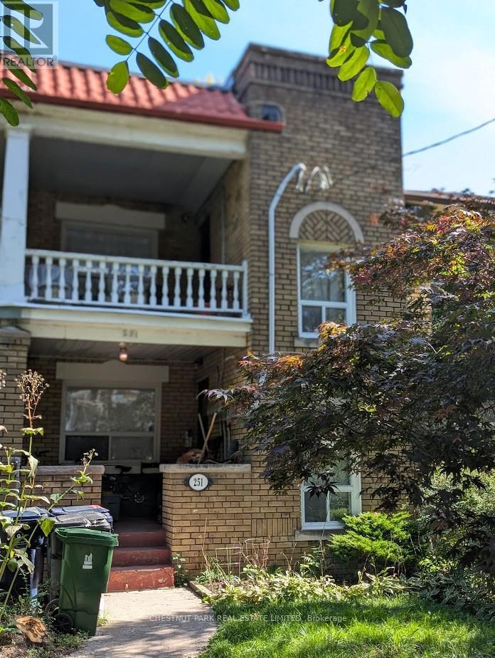 251 High Park Ave, Toronto, ON M6P 2S5