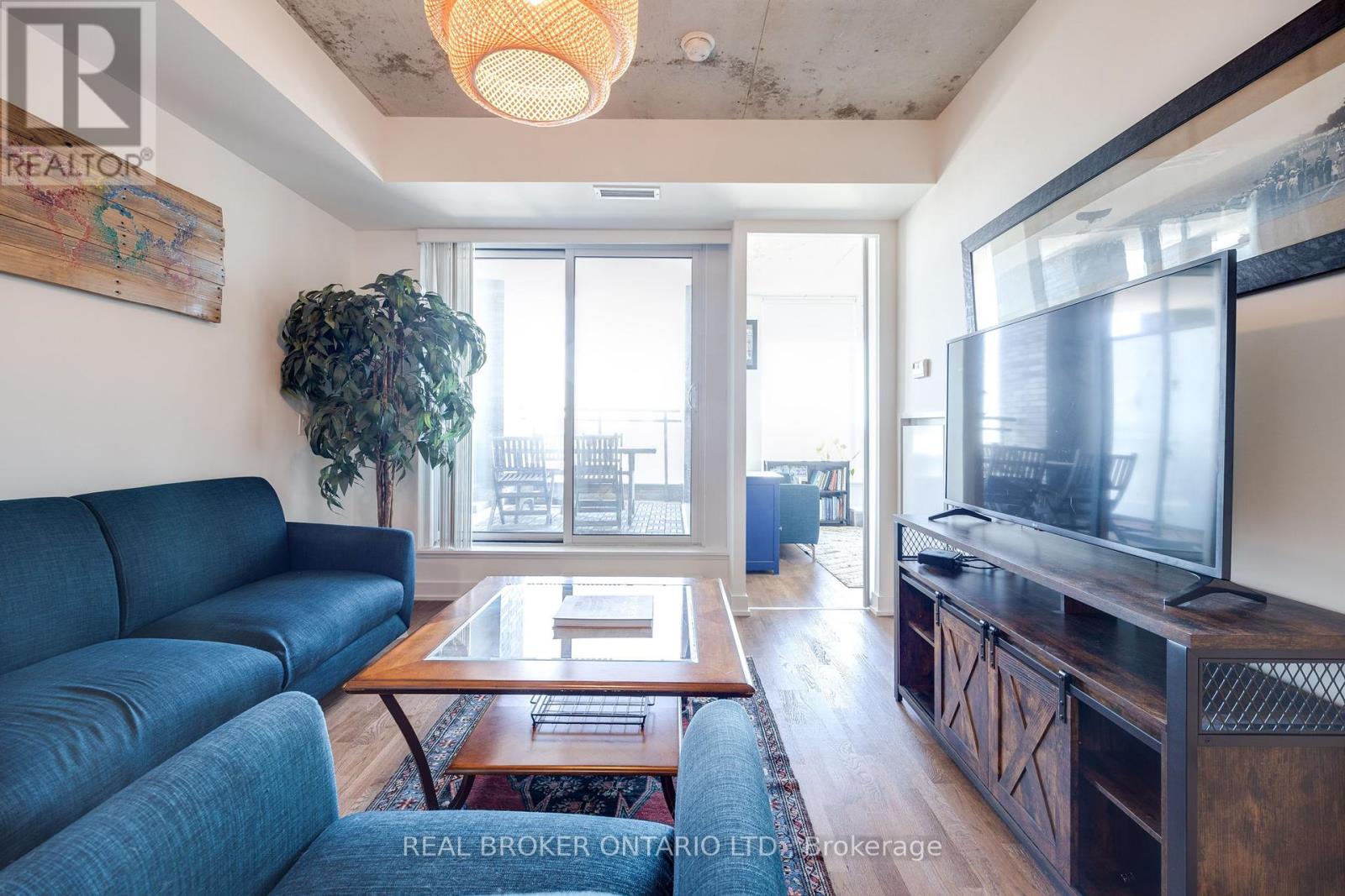 914 20 Minowan Miikan Ln, Toronto, ON M6J 0E5
