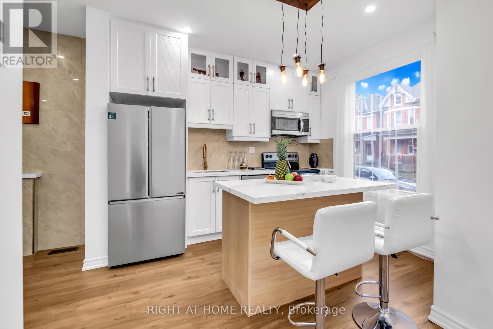 37 Ashley St, Hamilton, ON L8L 5S5
