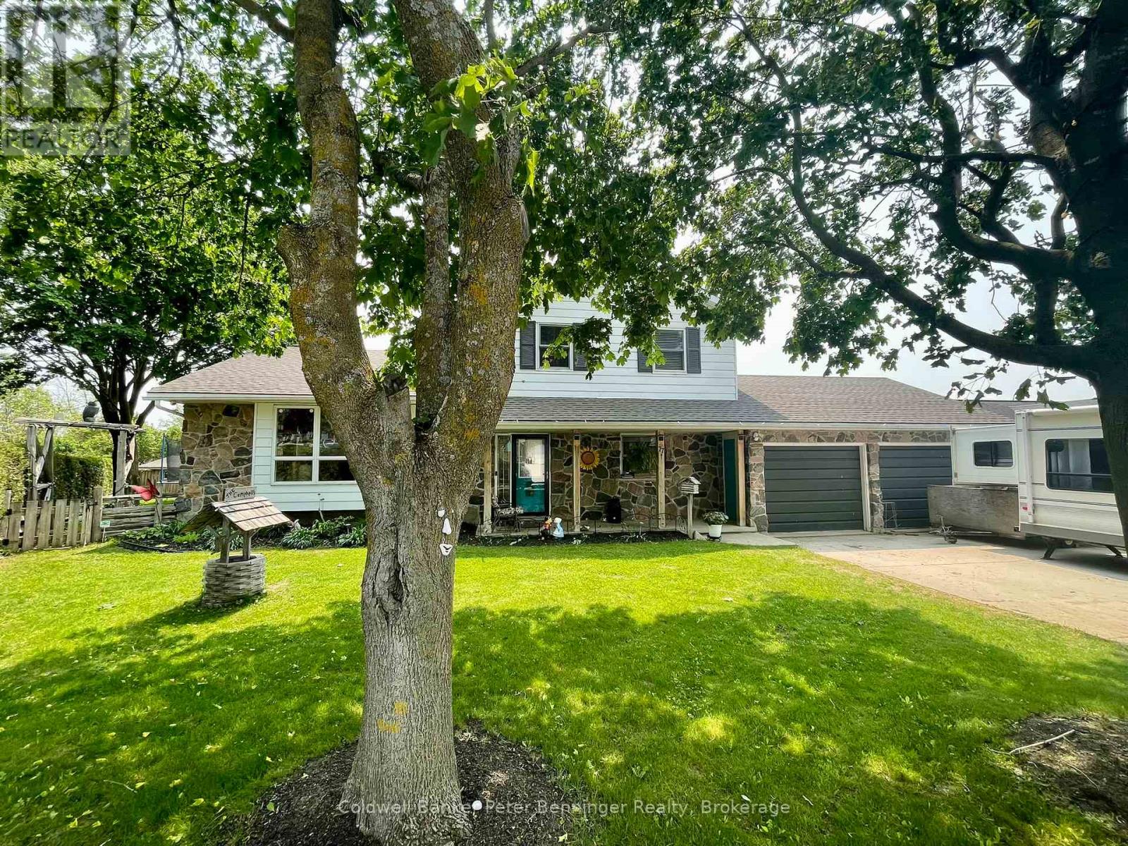 77 2nd St Cres, Hanover, ON N4N 3K3