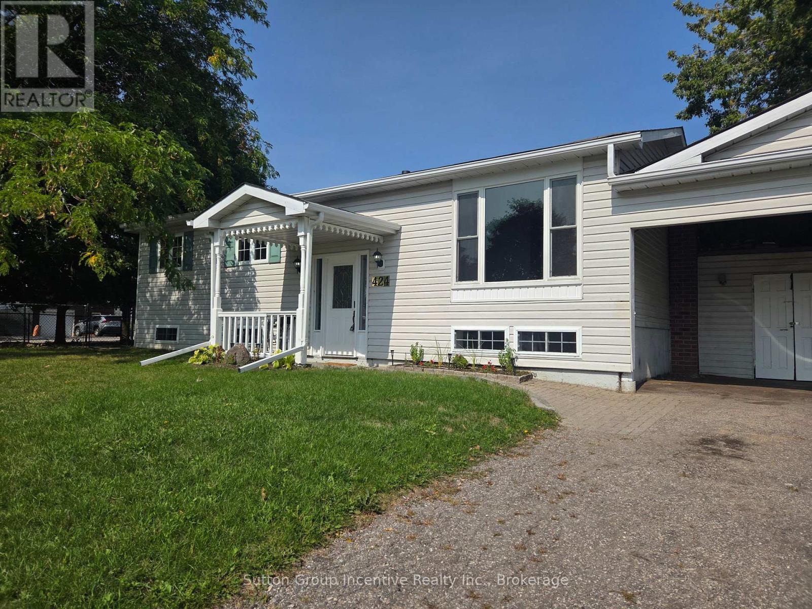 424 Raymond Ave, Orillia, ON L3V 6X4