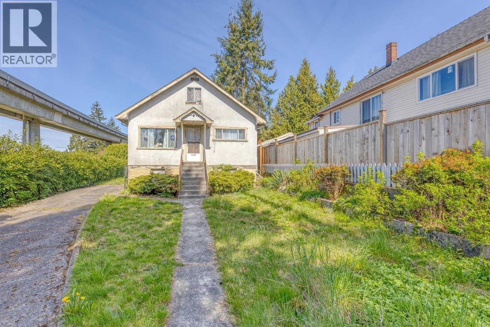 2323 Dublin St, New Westminster, BC V3M 3B3