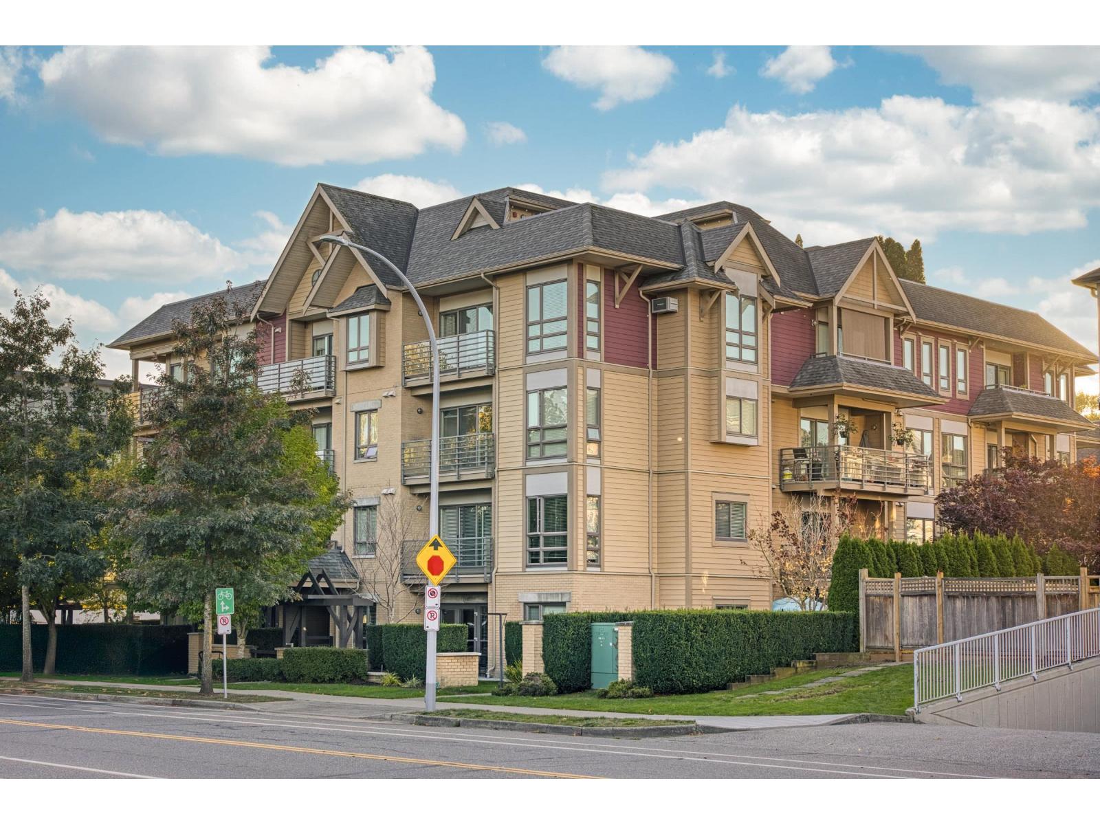 5811 177b Street Unit 406, Surrey, BC V3S 4J4