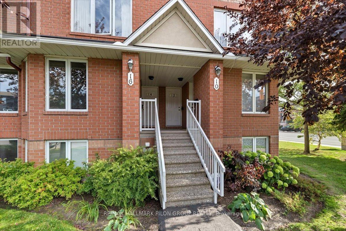 10 Lakepointe Dr, Ottawa, ON K4A 5E3