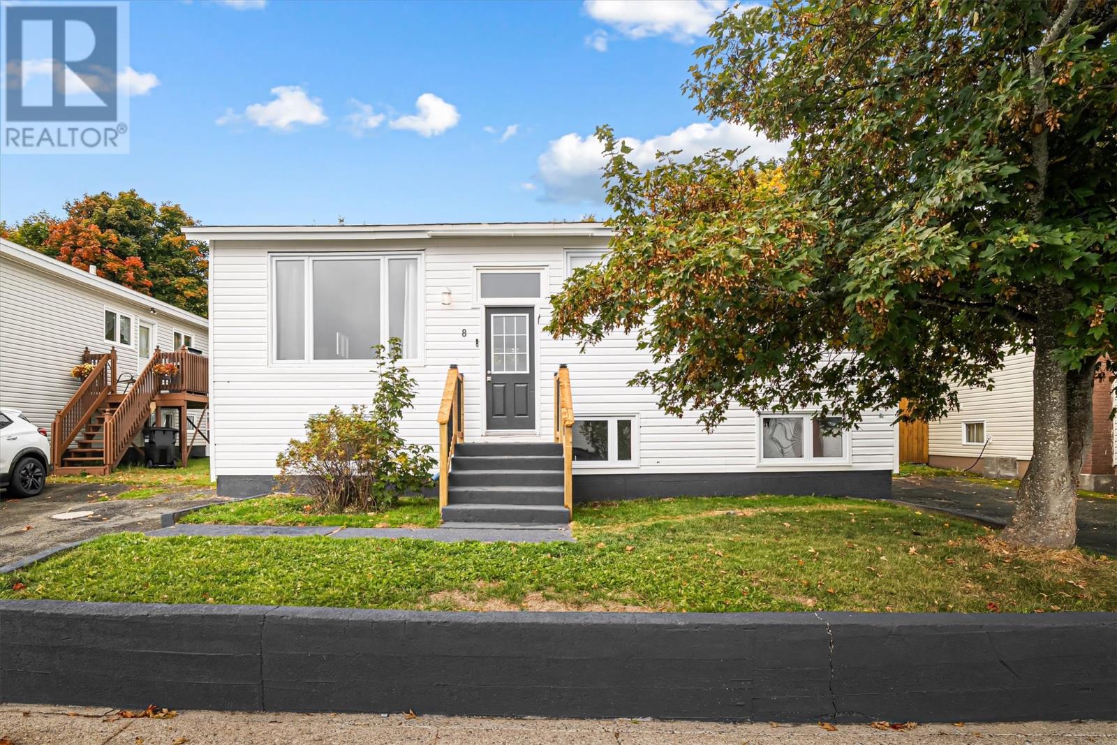 8 Lloyd Cres, St. John's, NL A1E 2H8
