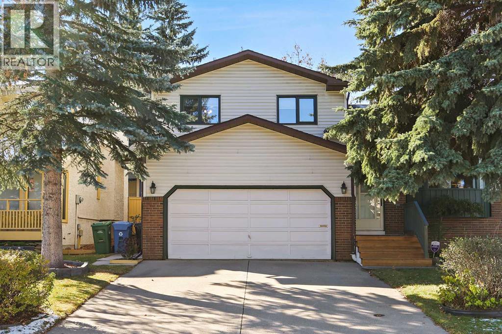 139 Stratton Cres SW, Calgary, AB T3H 1T7