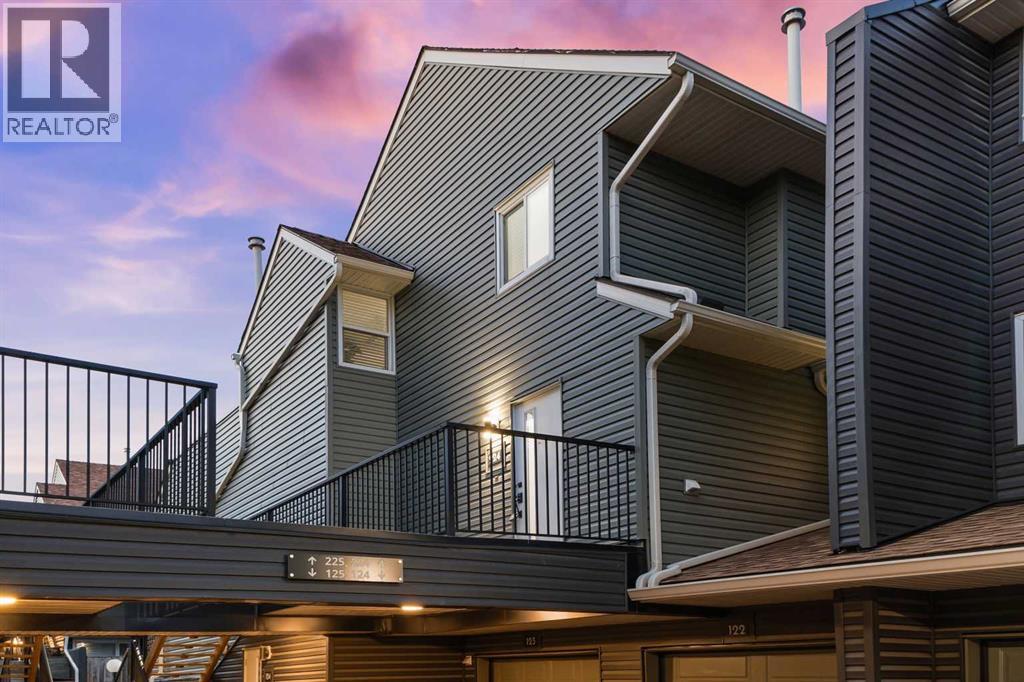 35 Glamis Green Sw Unit 224, Calgary, AB T3E 6T9