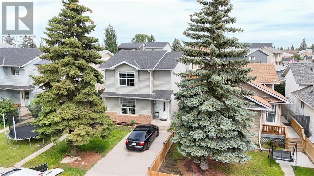136 Martindale Dr NE, Calgary, AB T3J 3G5