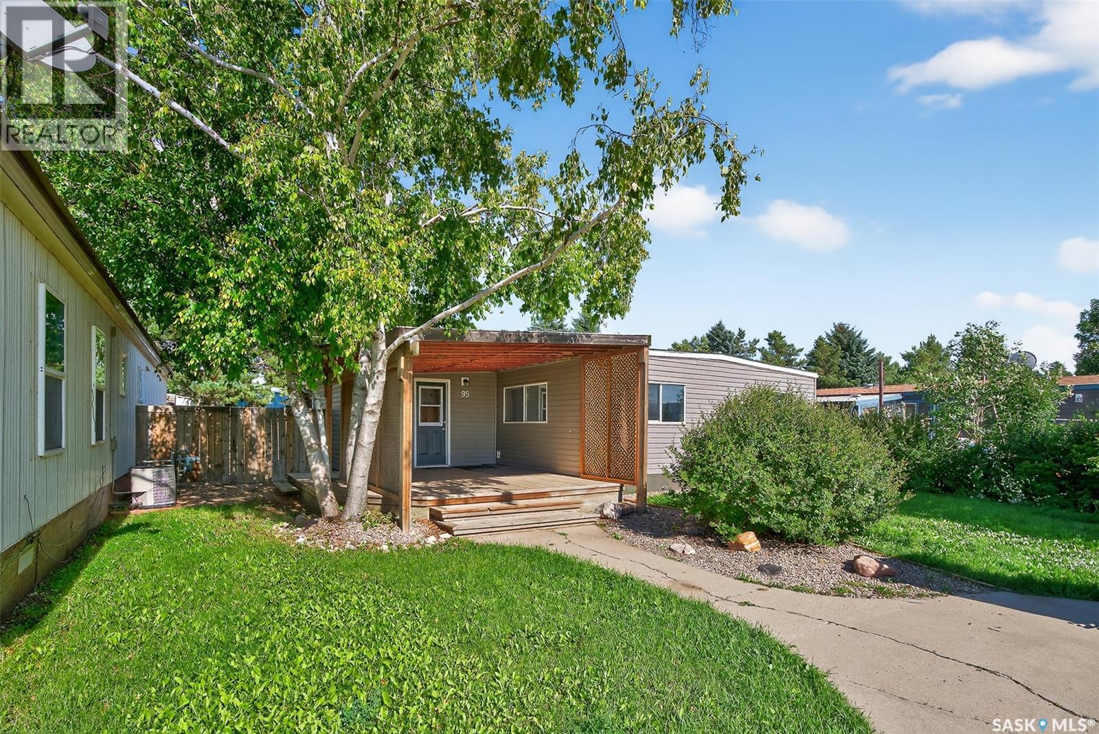 95 Larch St, Caronport, SK S0H 0S0