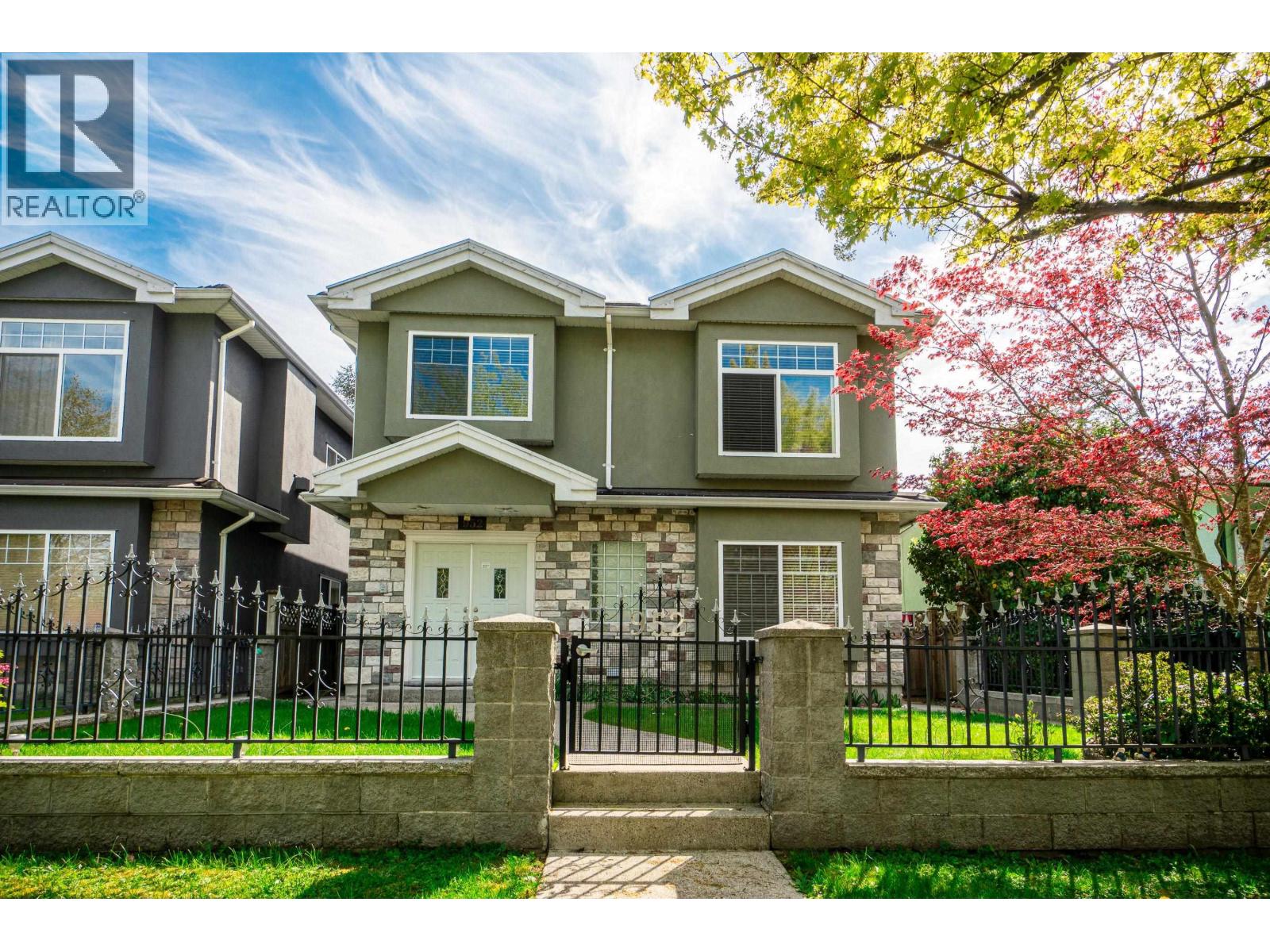952 E 31st Ave, Vancouver, BC V5V 2X4
