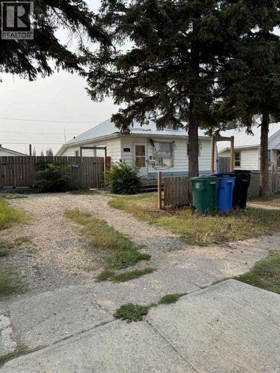 905 3 Avenue, Beaverlodge, AB T0H 0C0