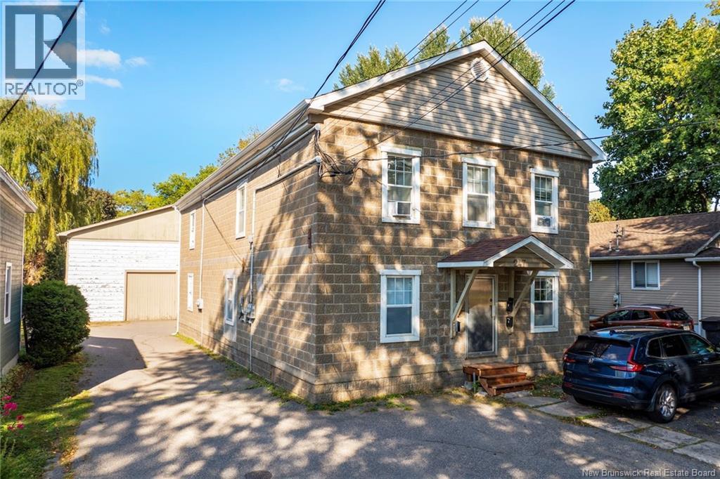 247 Dundonald St, Fredericton, NB E3B 1X1