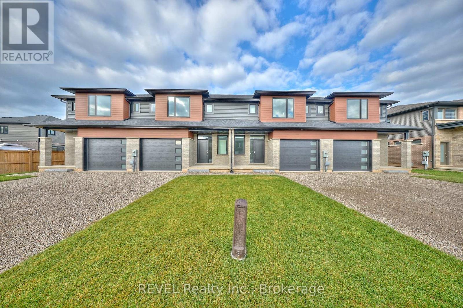 7437 Matteo Dr, Niagara Falls, ON L2H 3T3
