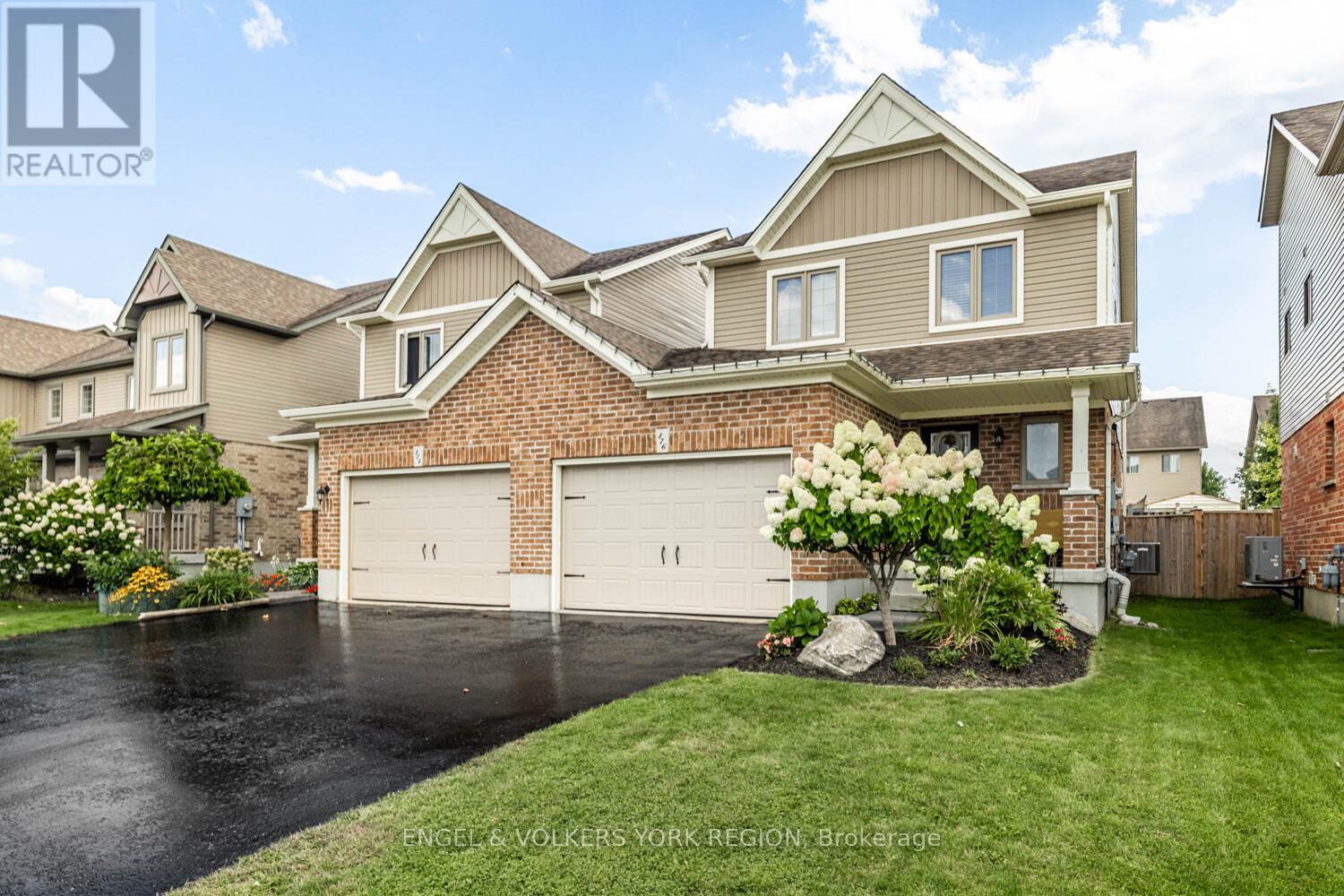 176 Banting Cres, Essa Angus, ON L3W 0P3