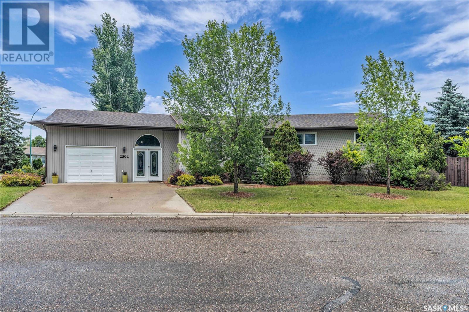2302 Meadow Lark Ln, North Battleford, SK S9A 3V2