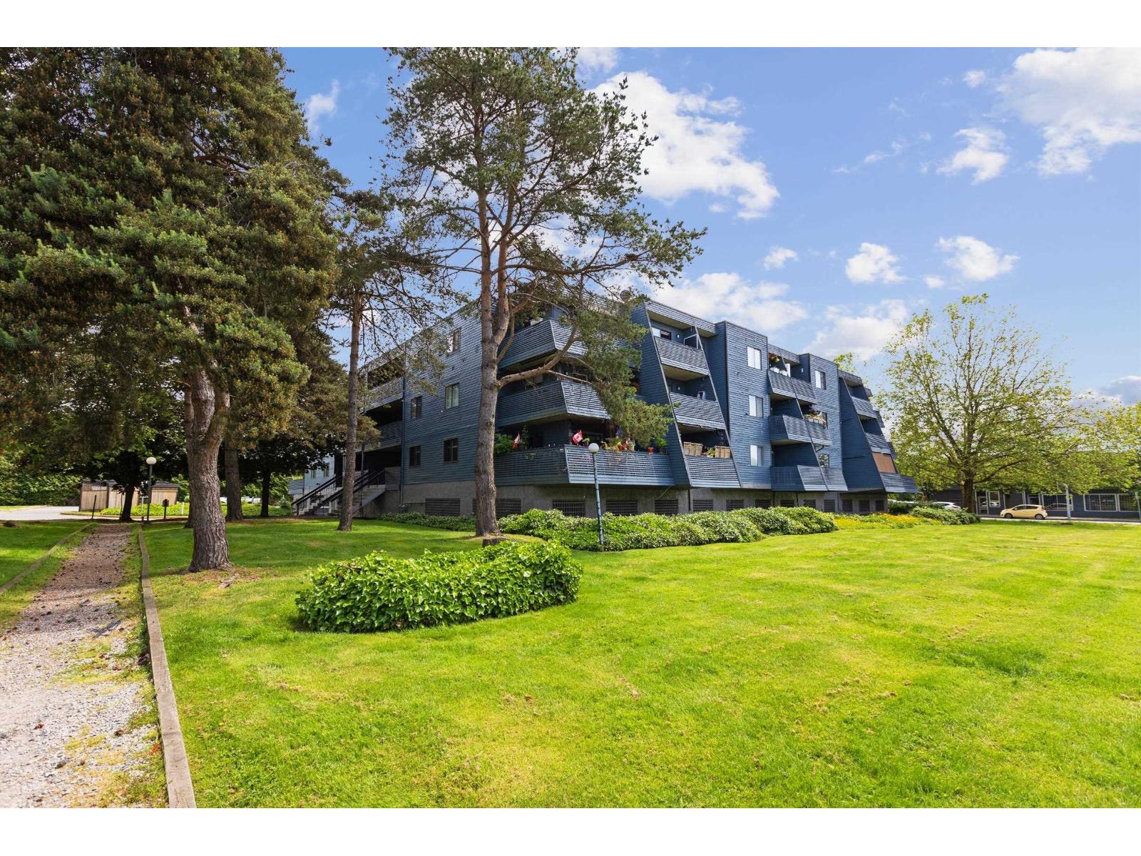 17661 58a Avenue Unit 315, Surrey, BC V3S 1N4