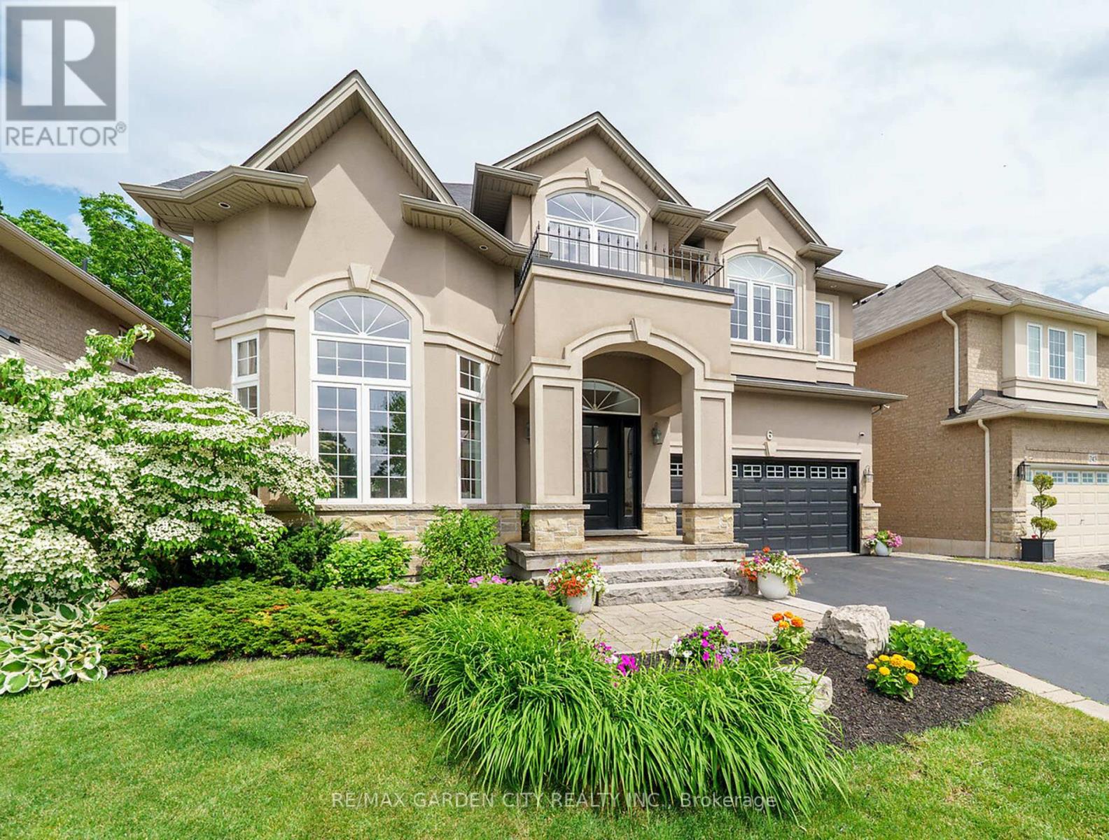 6 Vanderburgh Ln, Grimsby, ON L3M 1P5