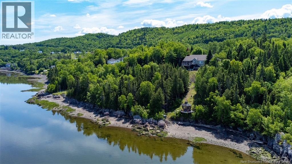 27 Thomas Ln E, Campbellton, NB E3N 3T8