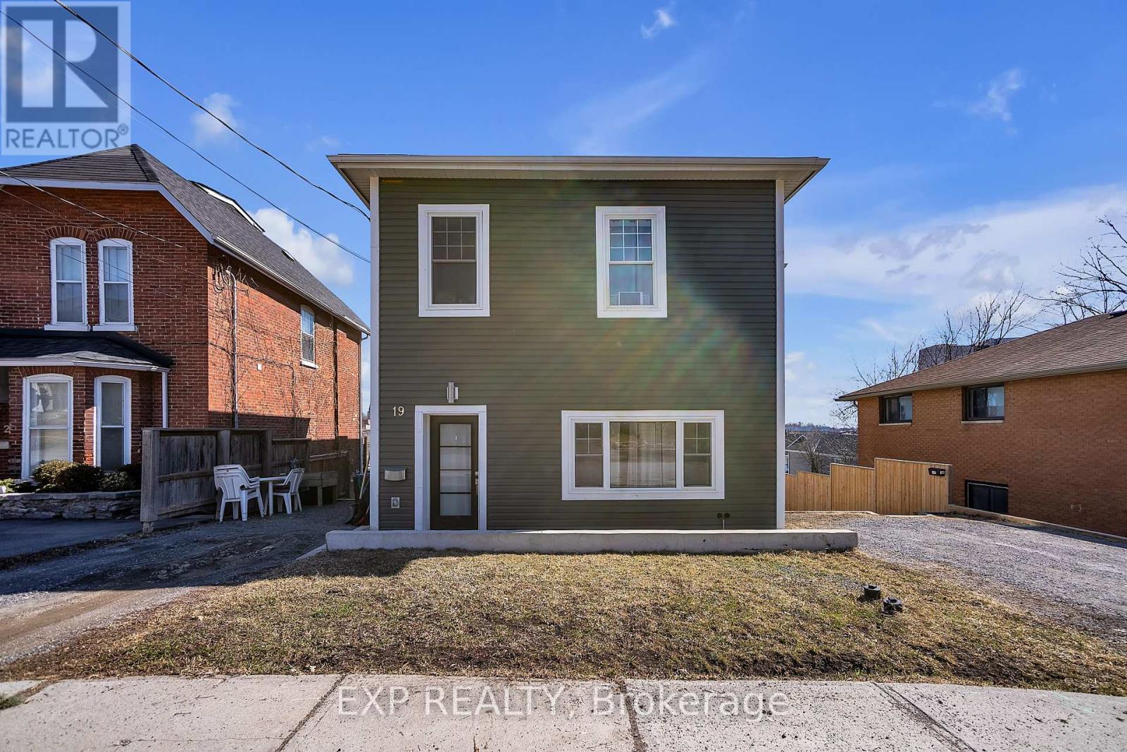 19 Isabel St, Belleville, ON K8P 3N4