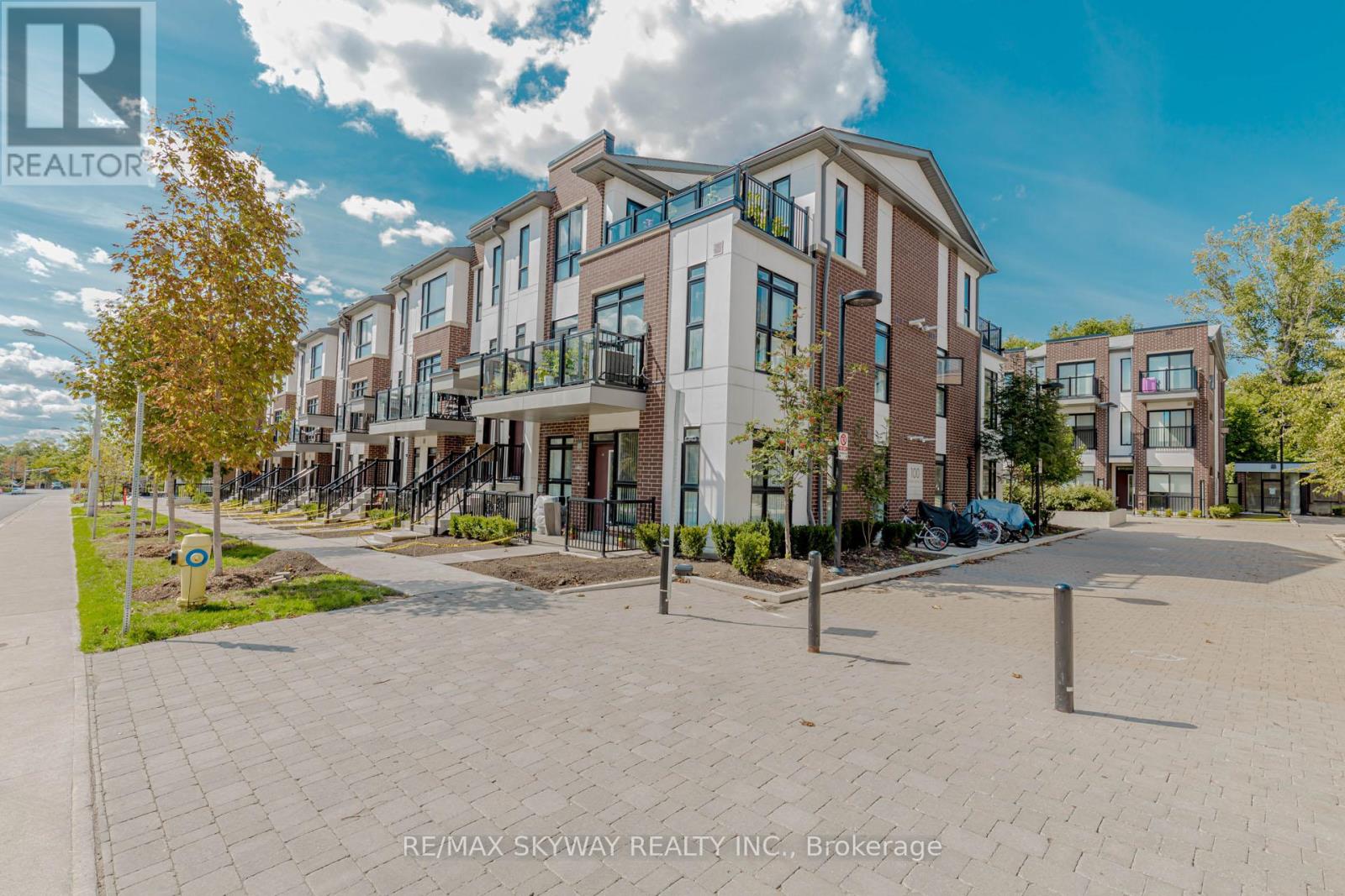 104 100 Canon Jackson Dr, Toronto, ON M6M 0C1