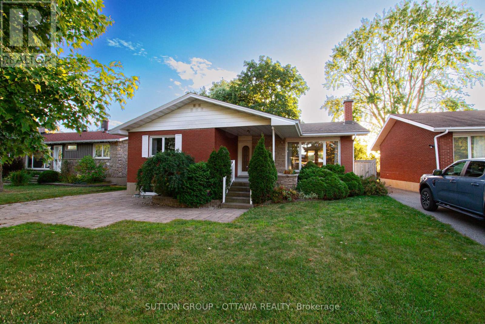 866 Claude St, Ottawa, ON K1K 2S6