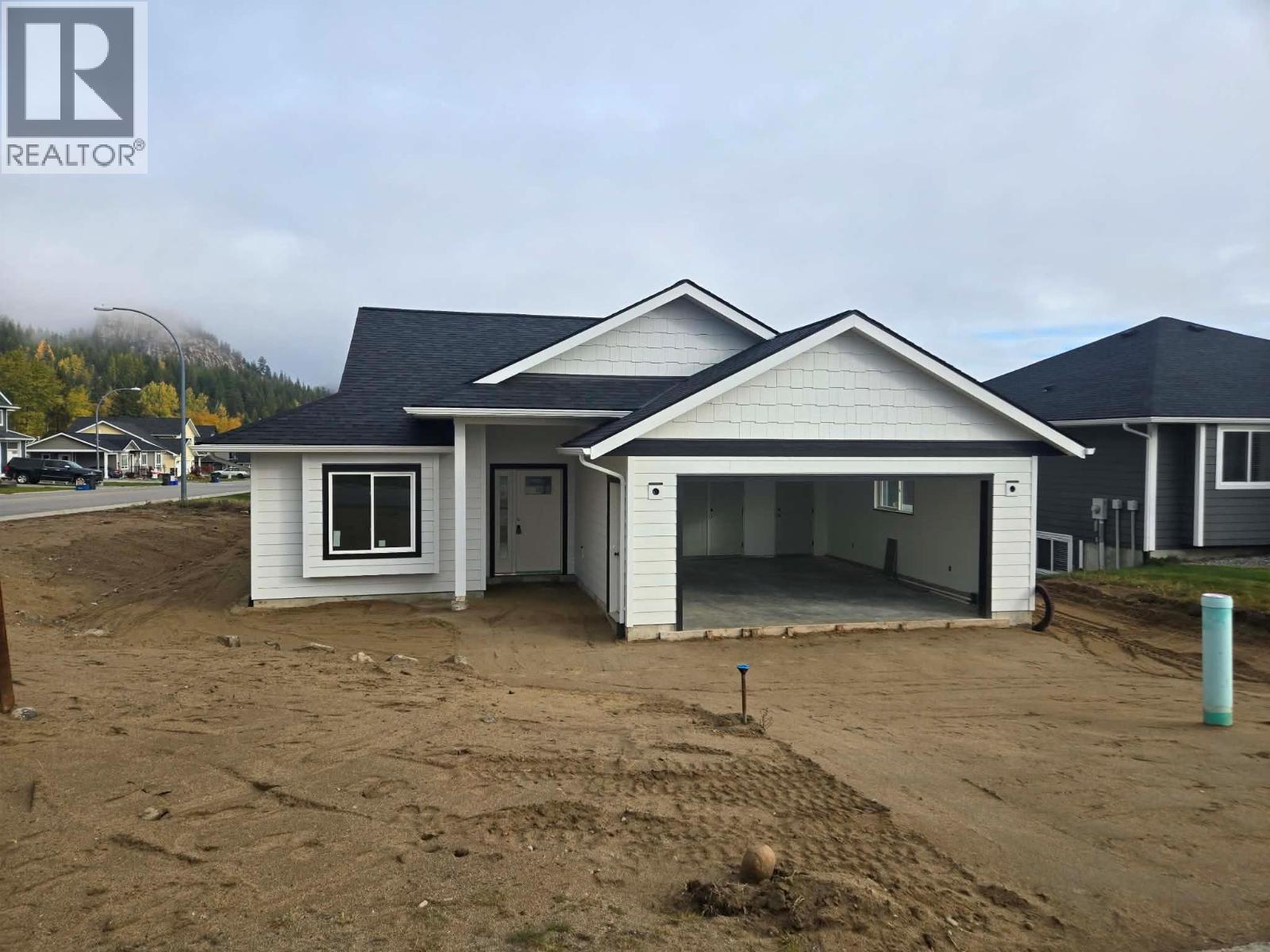 1537 Grandview Dr, Castlegar, BC V1N 4X7