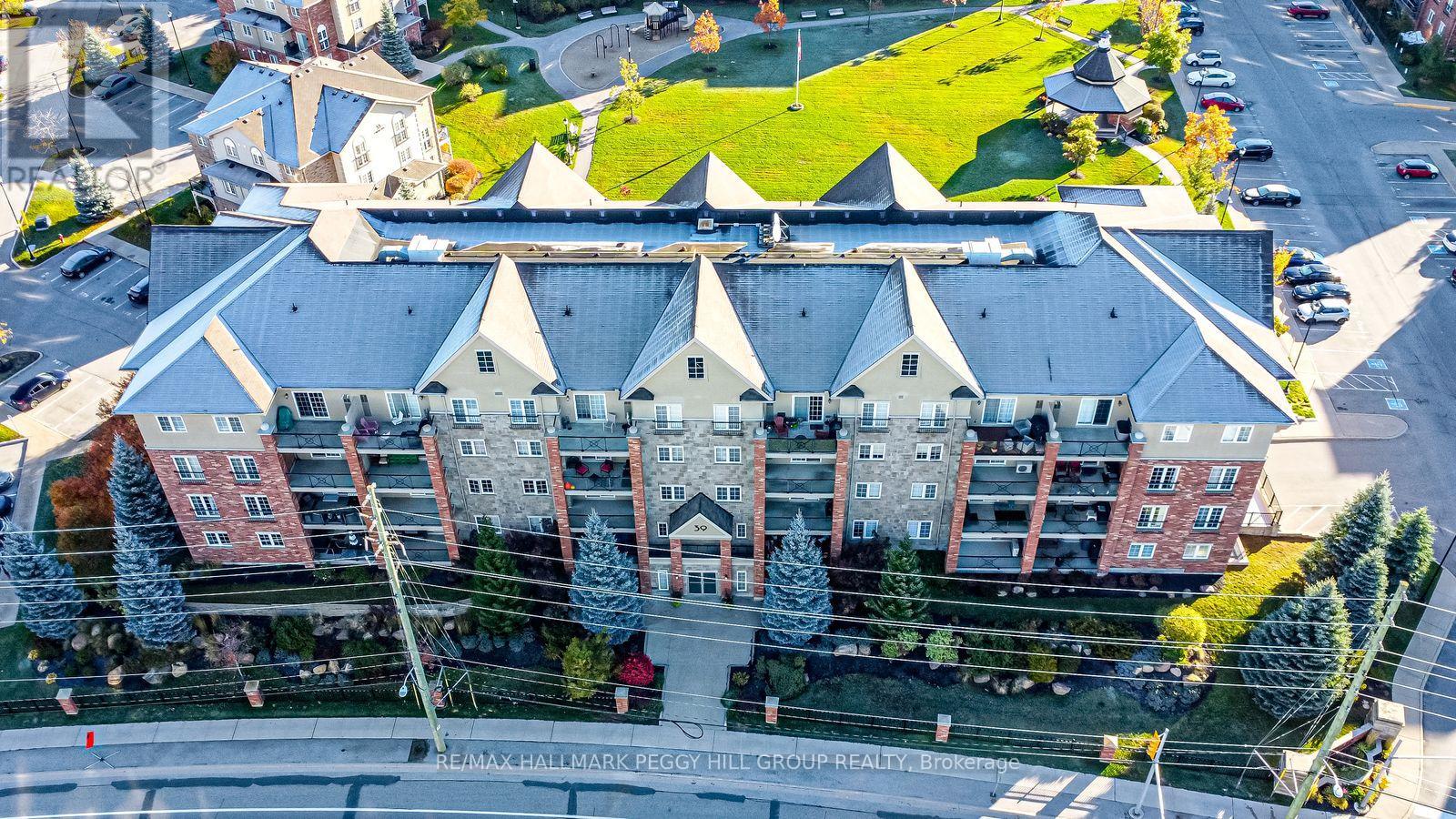 205 39 Ferndale Dr S, Barrie, ON L4N 5W9