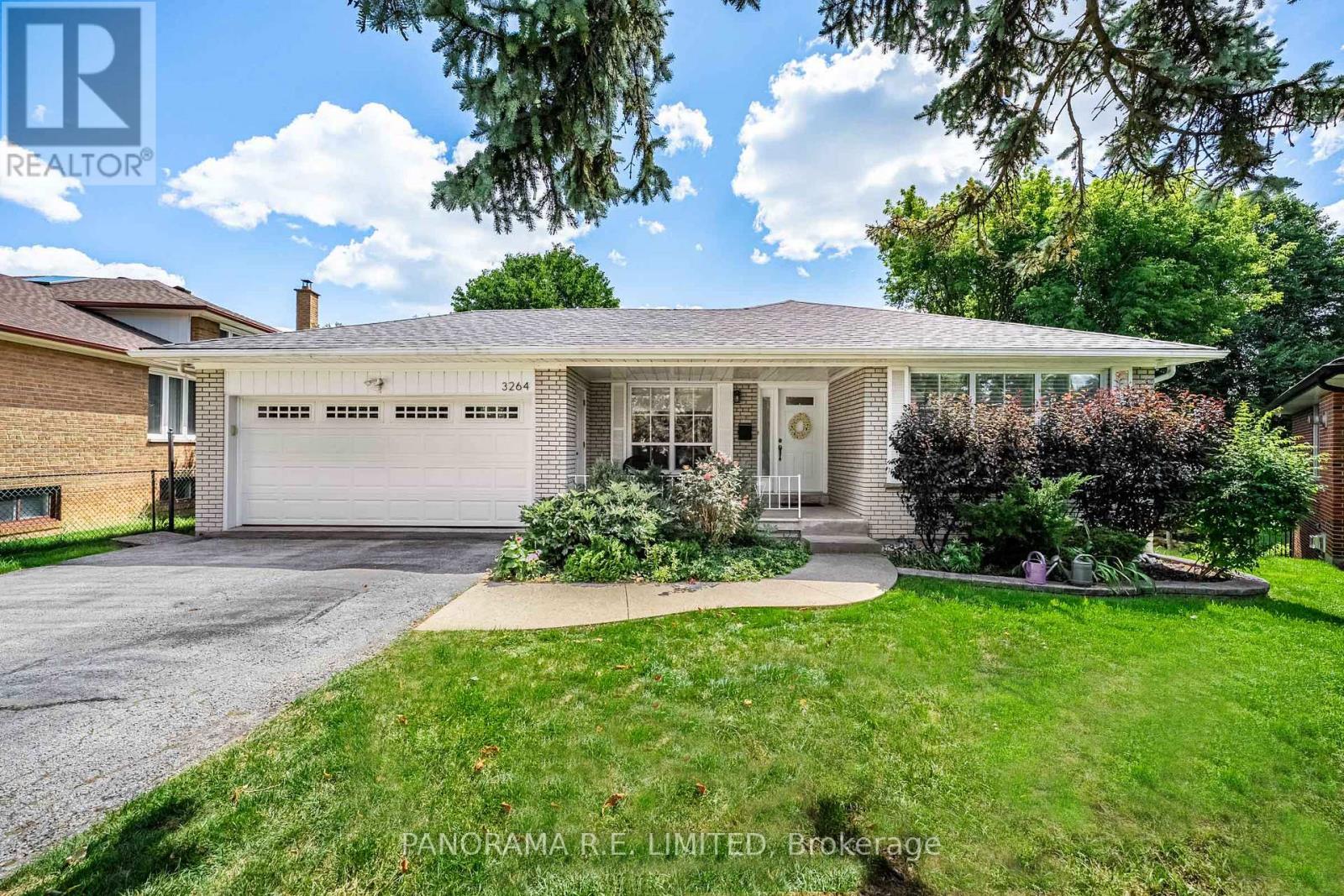 3264 Lonefeather Cres, Mississauga, ON L4Y 3G5