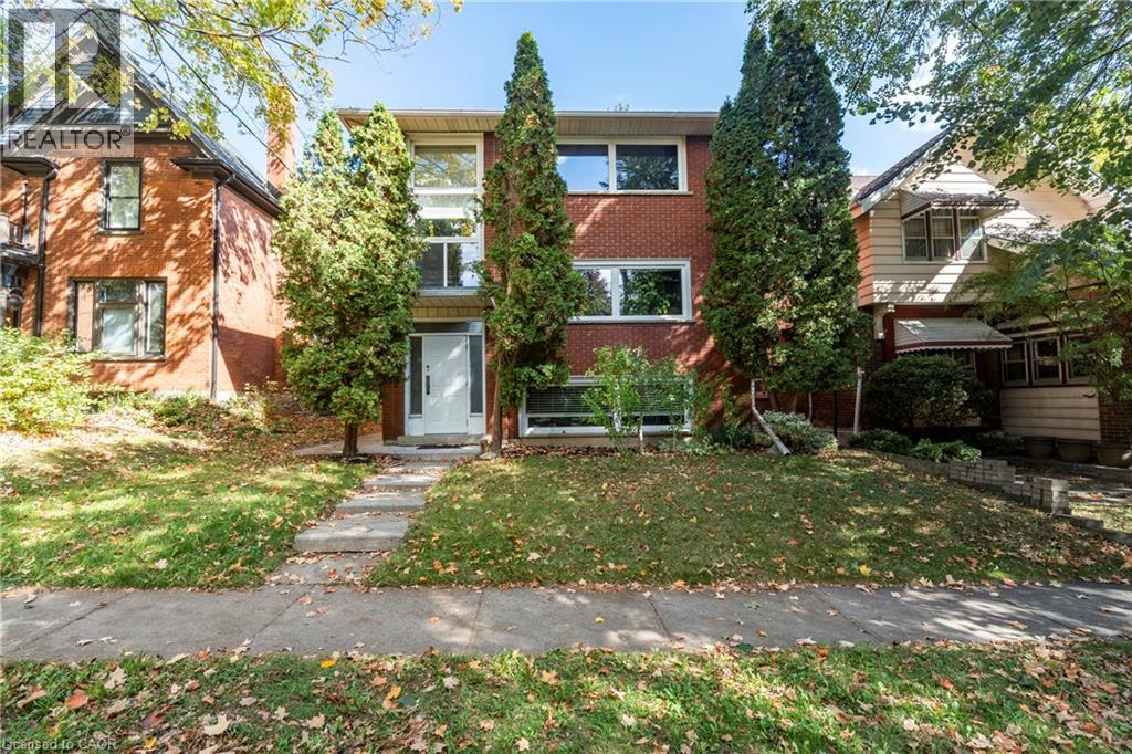 62 Moore Ave, Kitchener, ON N2H 3S3