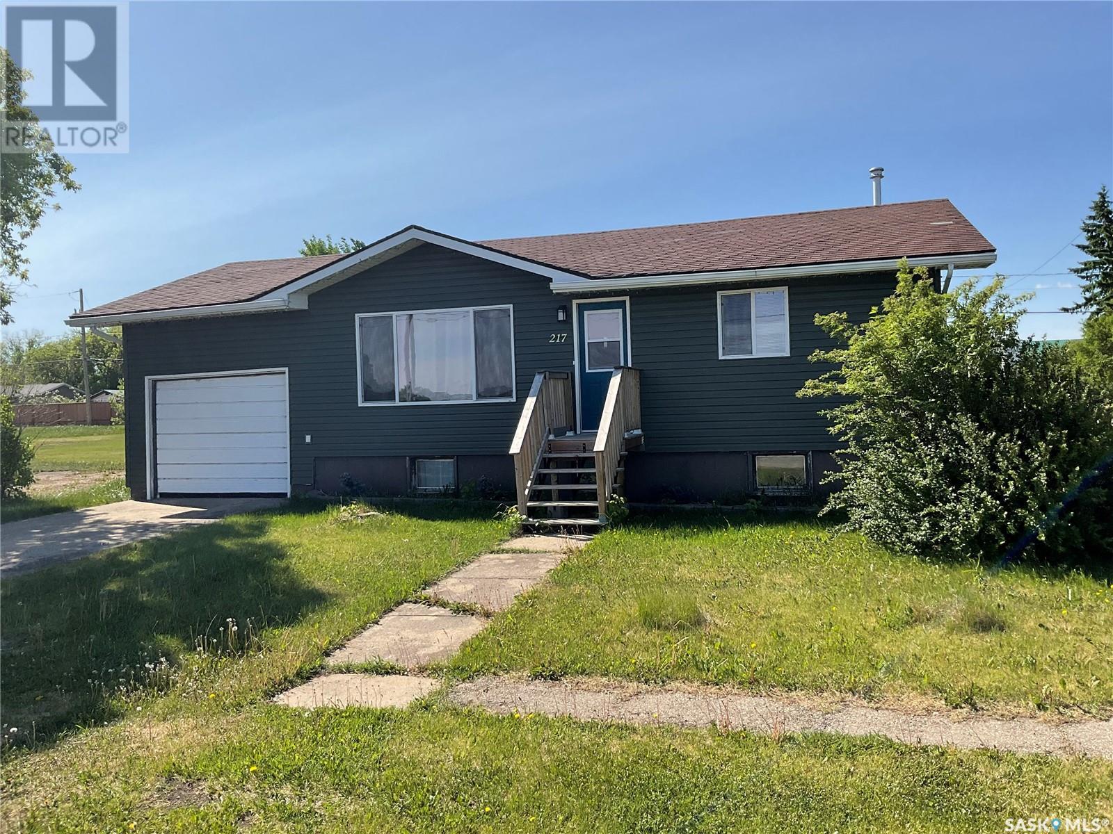 217 3 Street North, Wakaw, SK S0K 4P0