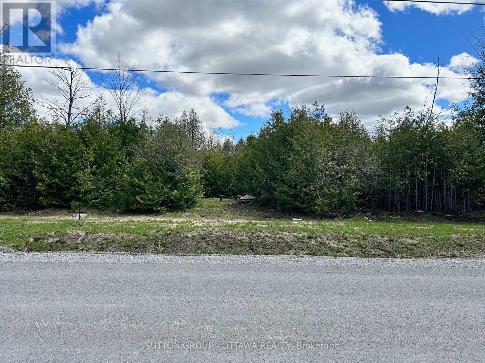 6256 Nick Adams Rd, Ottawa, ON K4P 1H2