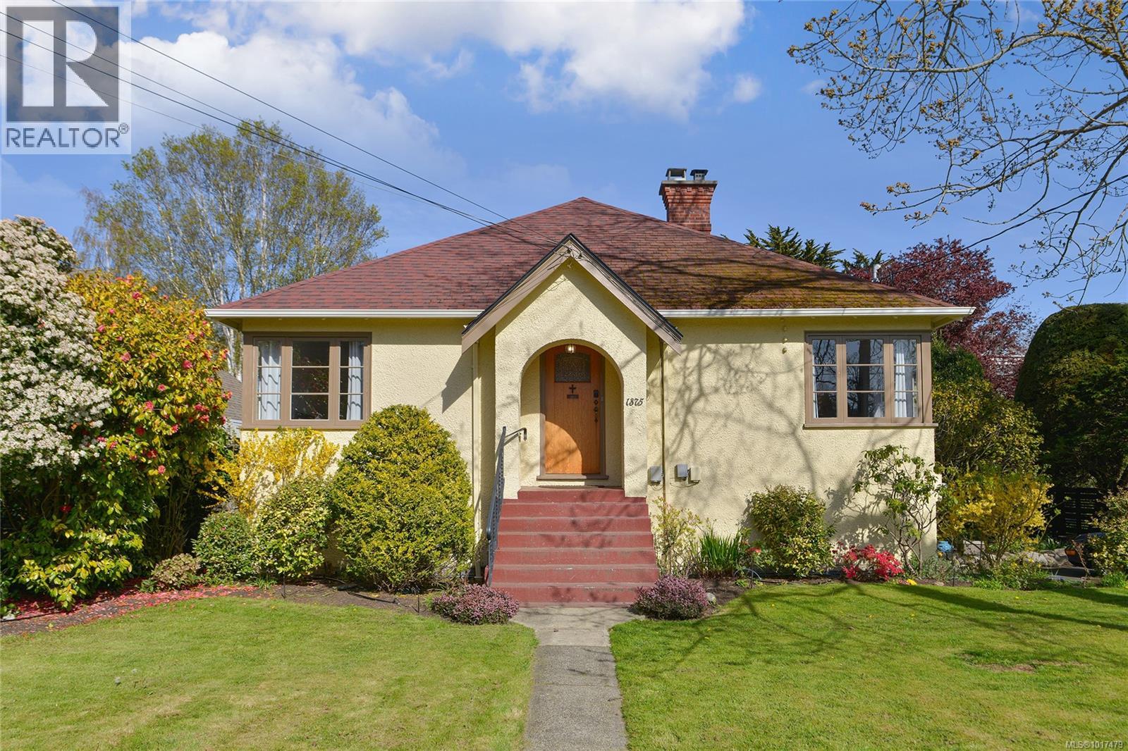 1375 Monterey Ave, Oak Bay, BC V8S 4V9