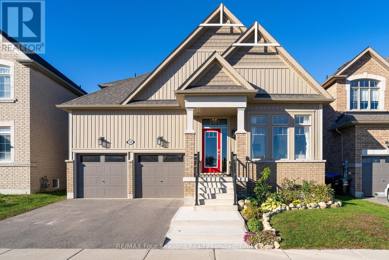 32 Dey Dr, Collingwood, ON L9Y 2P7