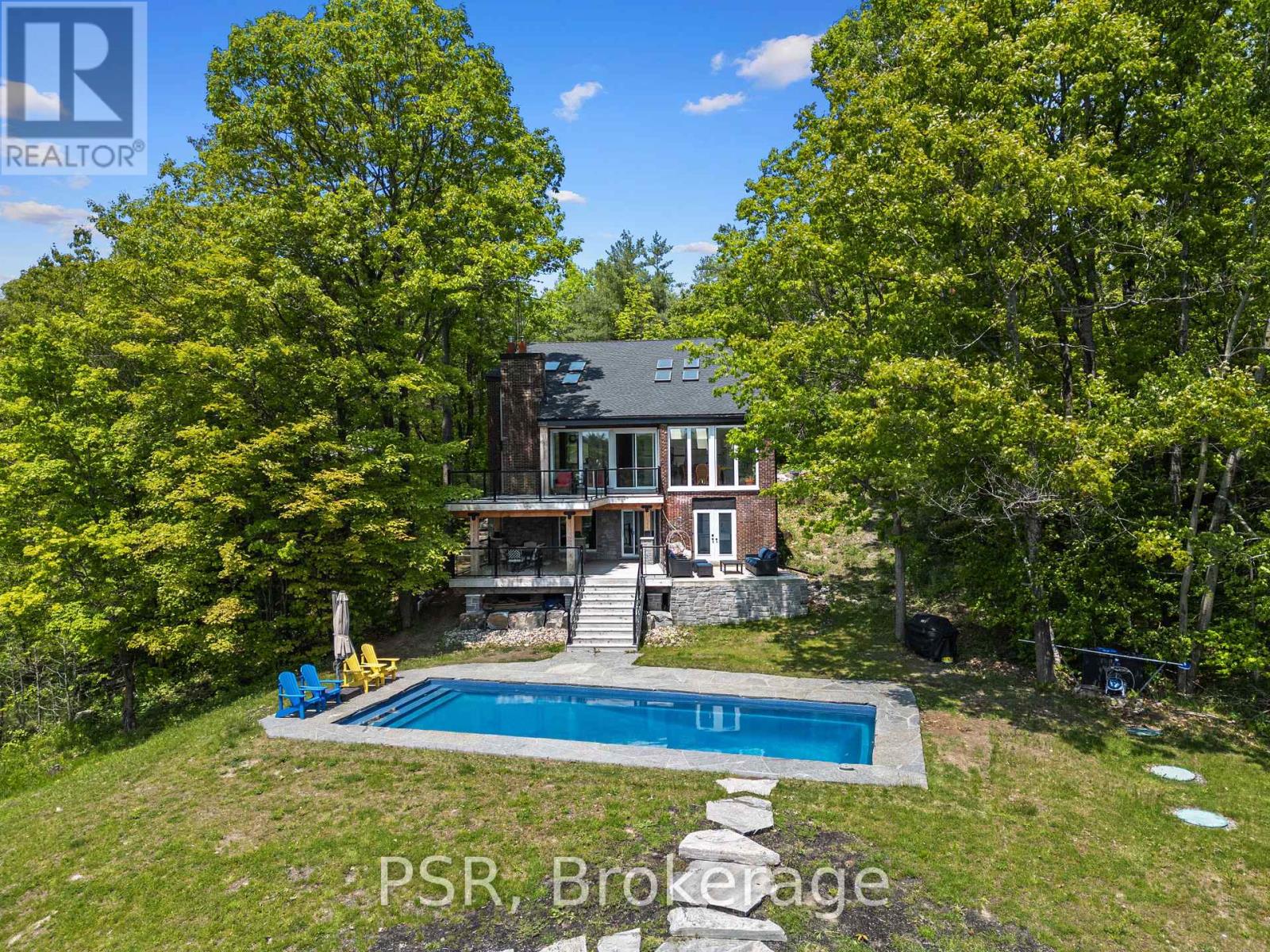 1030 S Sunset Bay Rd, Gravenhurst, ON P1P 1R2