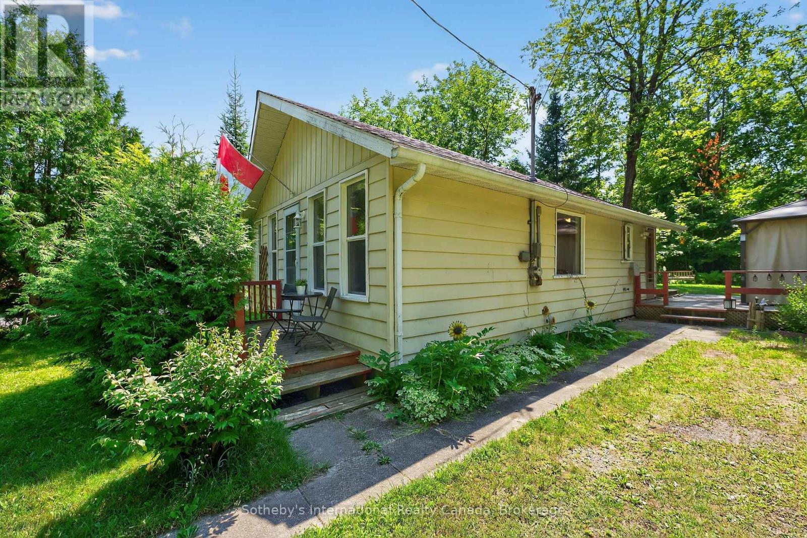 14 Domar Rd, Tiny, ON L0L 2J0