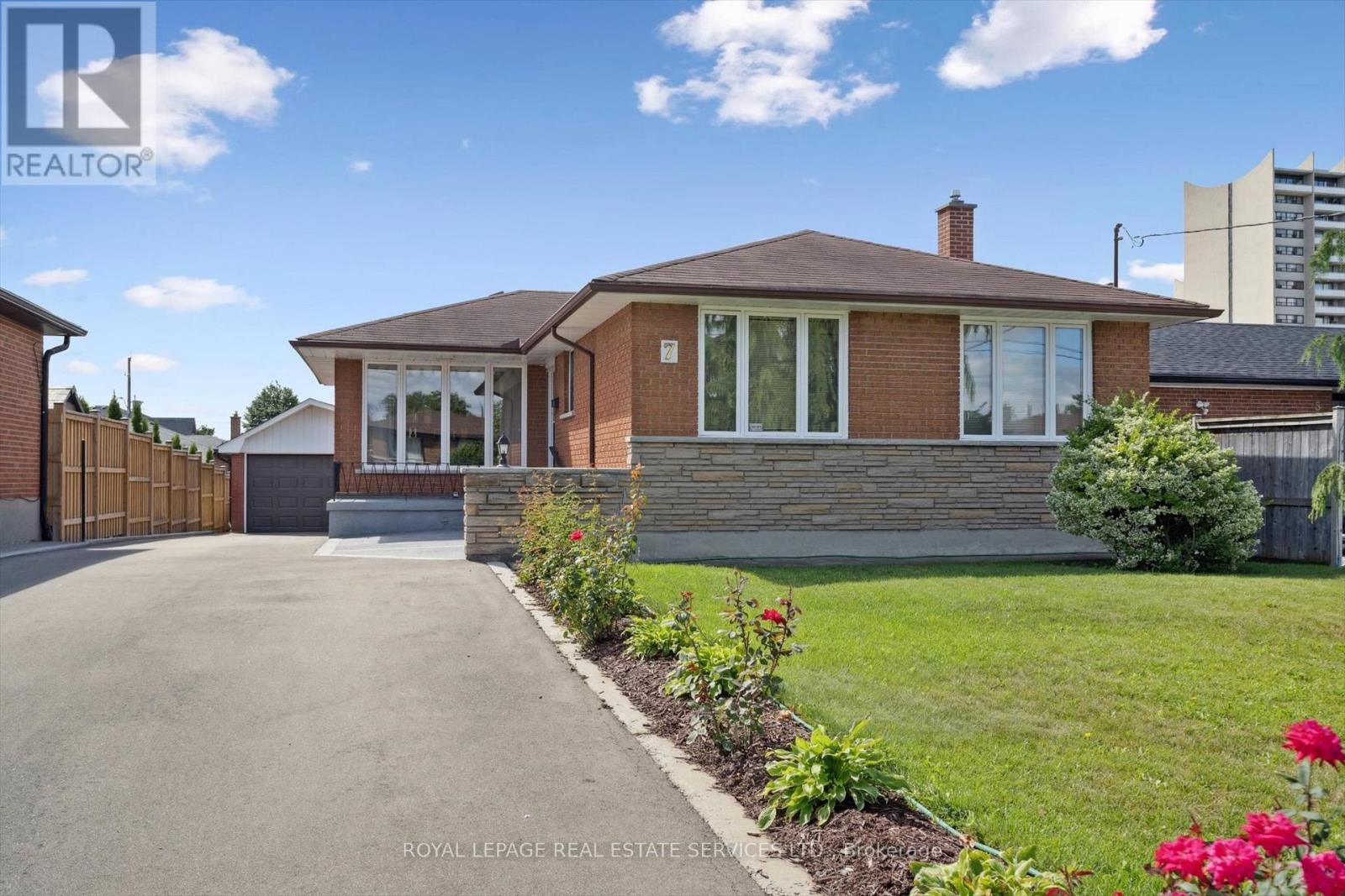 7 Gatesgill Cres, Toronto Downsview-roding-cfb, ON M3M 1Y1