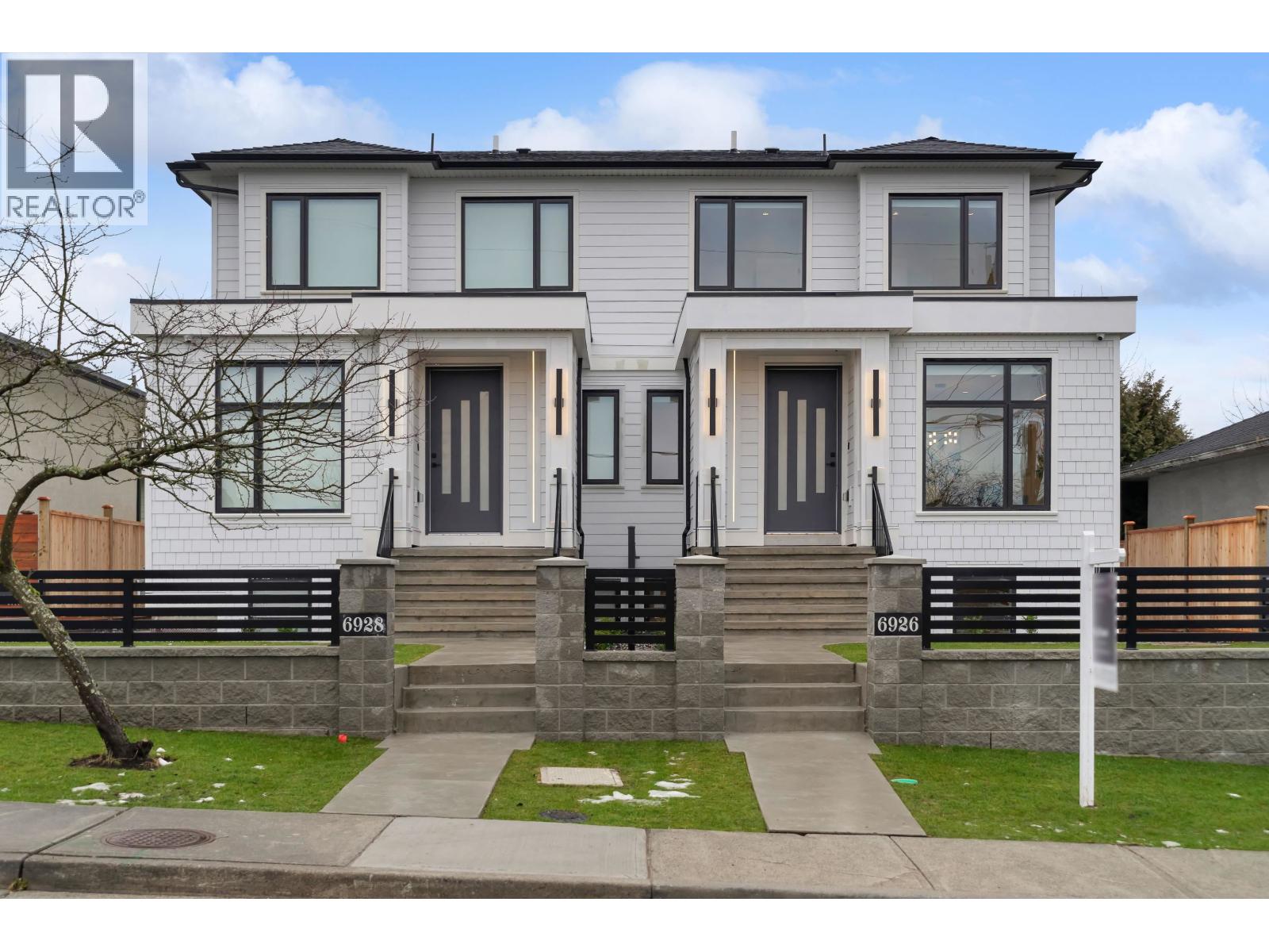 6928 Carnegie St, Burnaby, BC V5B 1Y5