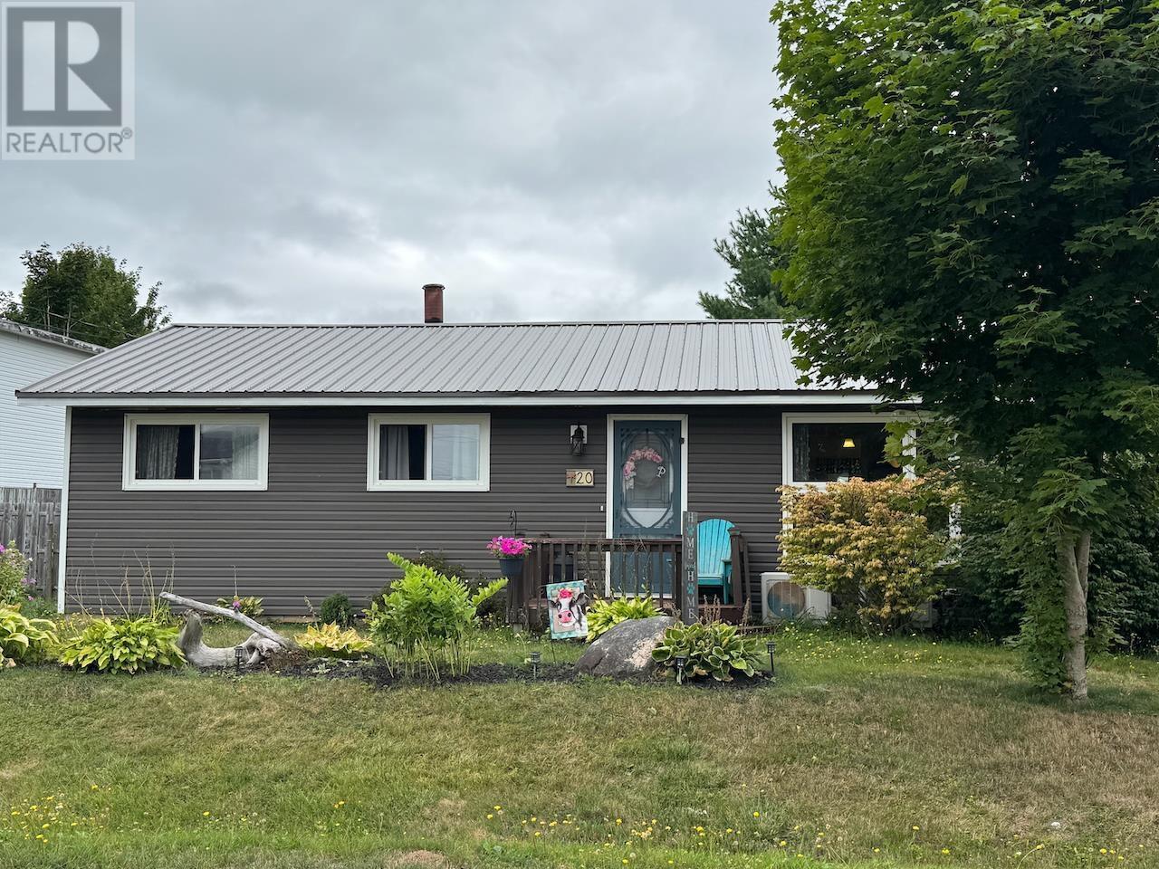 20 Valleyview Ct, North River, NS B6L 6W8
