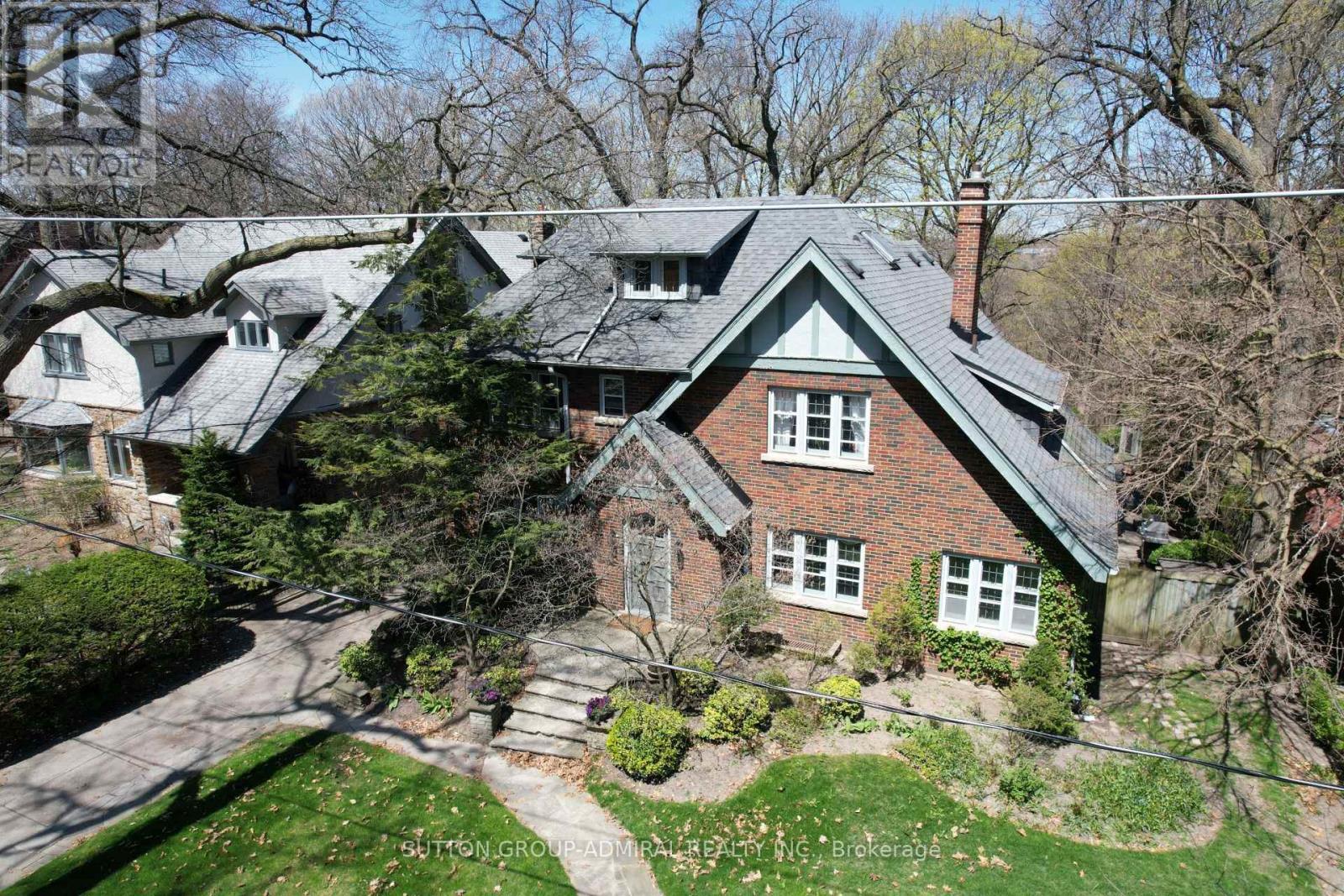 72 Baby Point Rd, Toronto, ON M6S 2G3